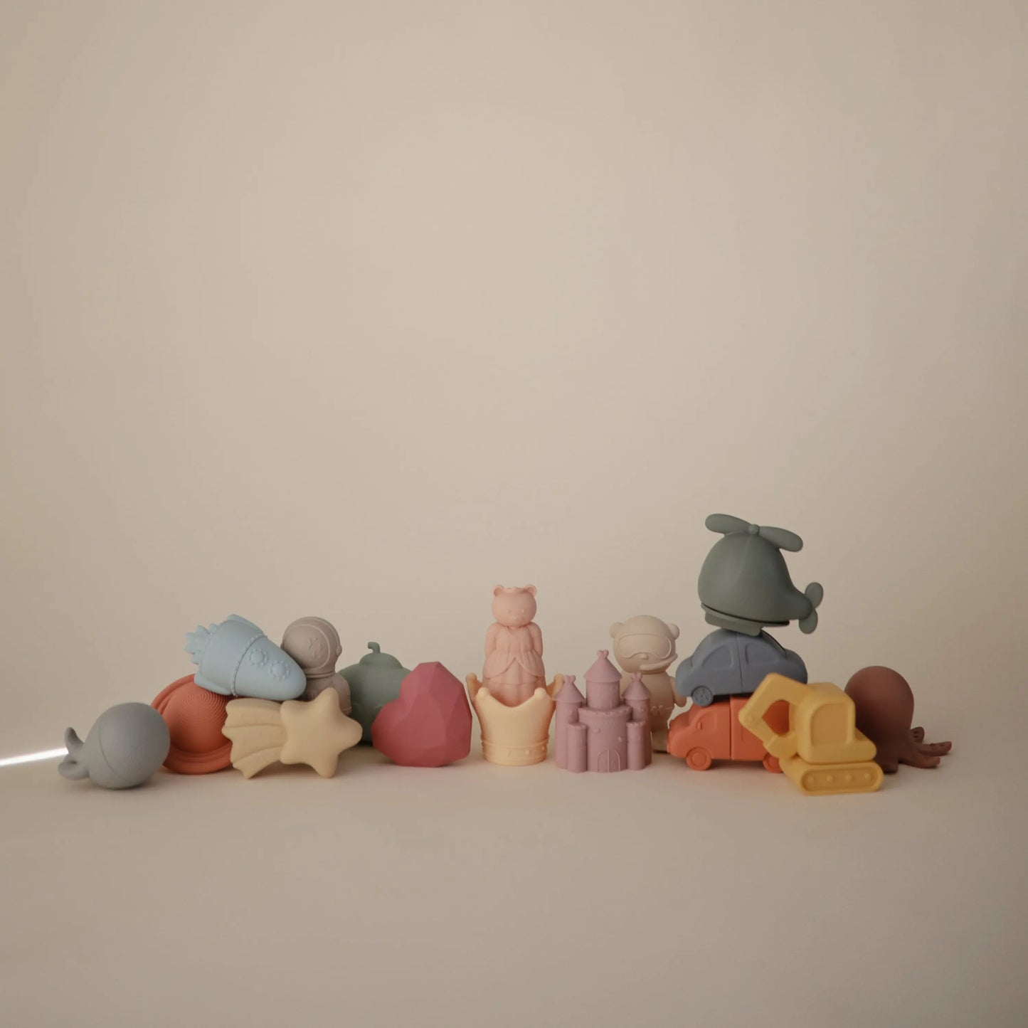 Princess Mold Free Bath Play Set with Crown Castle Heart Gem and Bear Princess Mushie