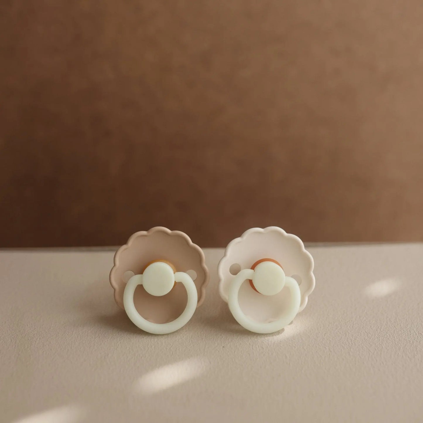 Frigg Daisy Night Natural Rubber Pacifier 2 Pack Mushie
