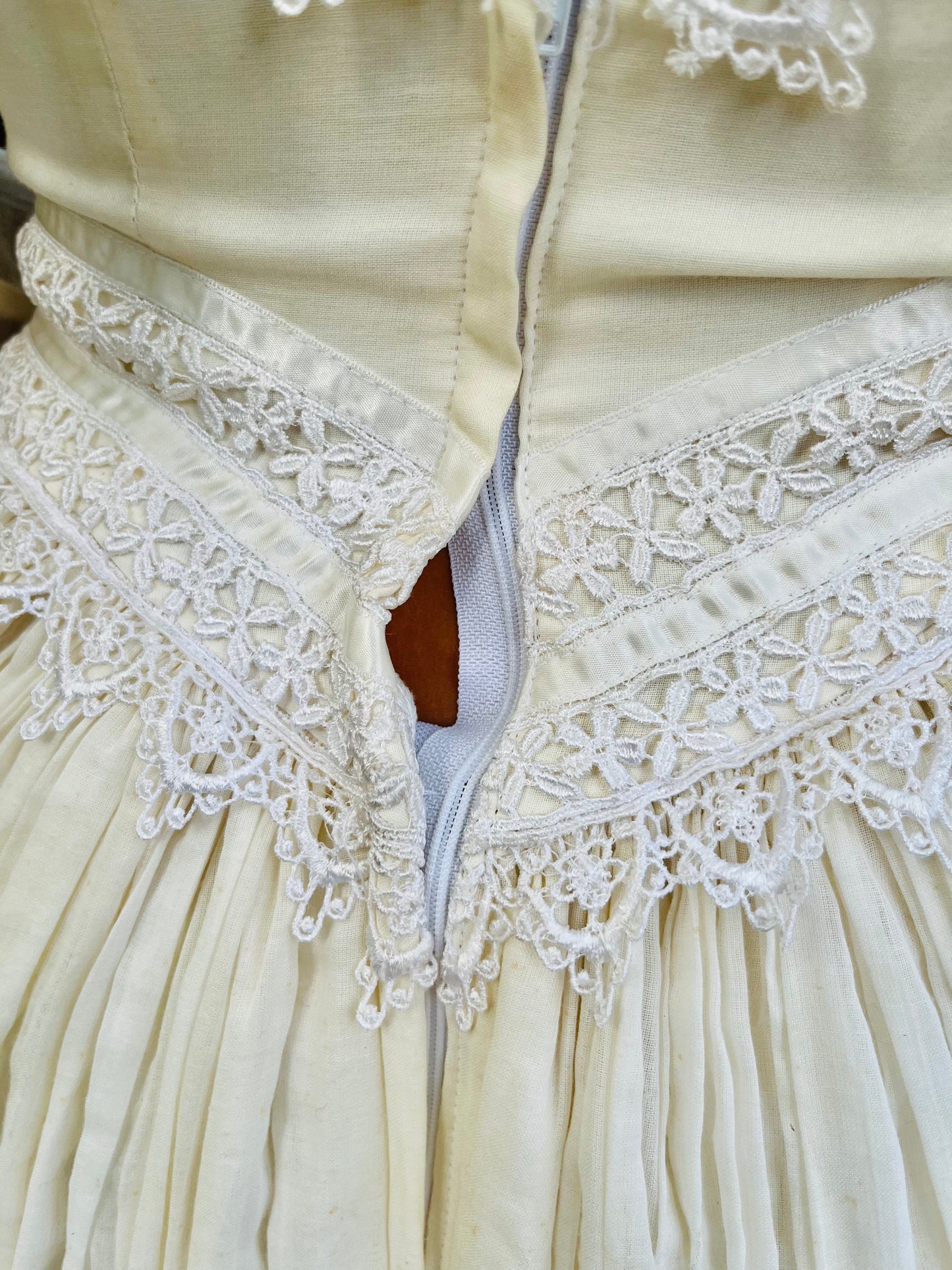 Vintage Gown Wedding Dress Cotton Lace Pearl Buttons Sweet Harvest Farms Everetts Place: Online Boutique