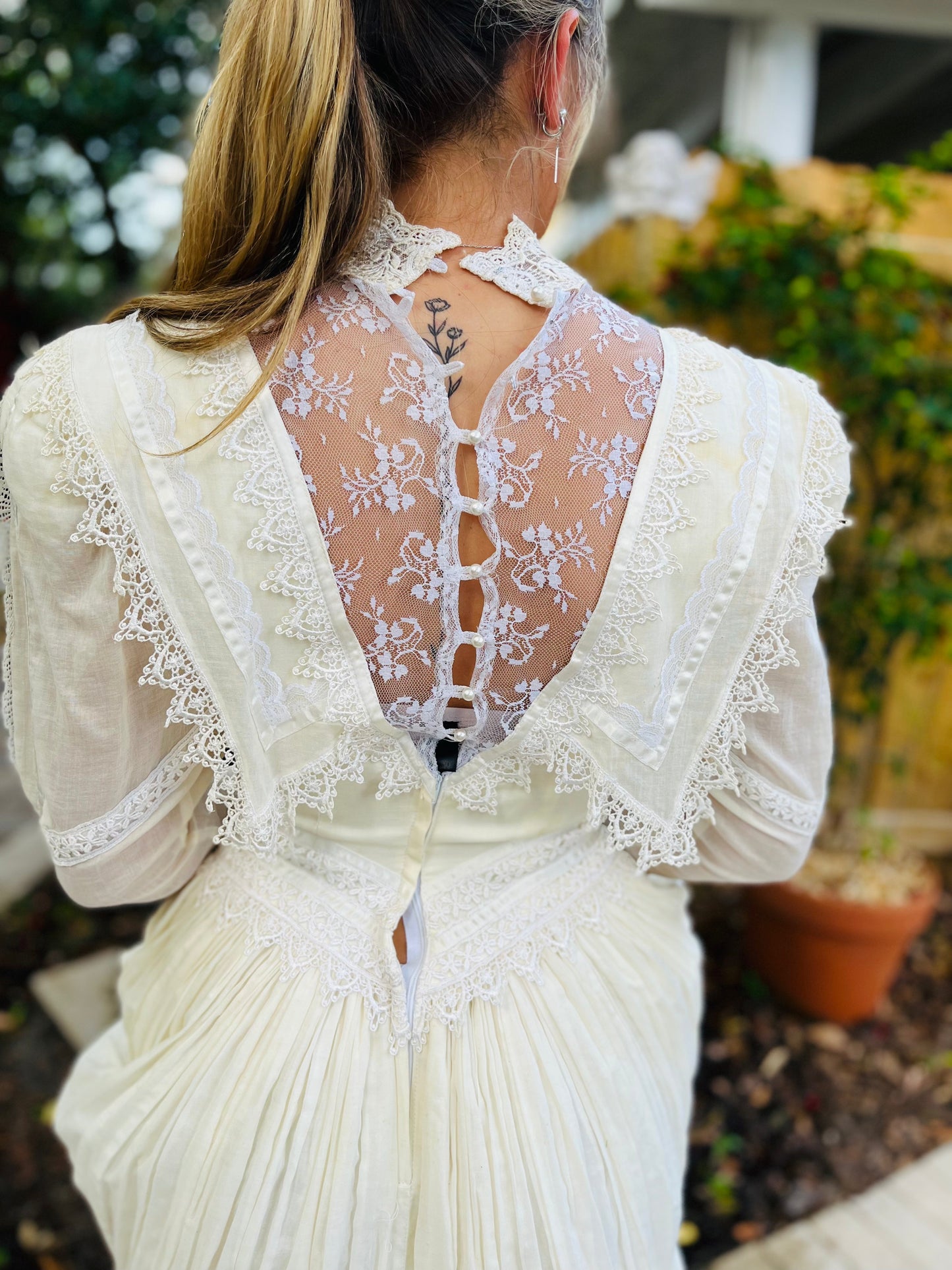 Vintage Gown Wedding Dress Cotton Lace Pearl Buttons Sweet Harvest Farms Everetts Place: Online Boutique