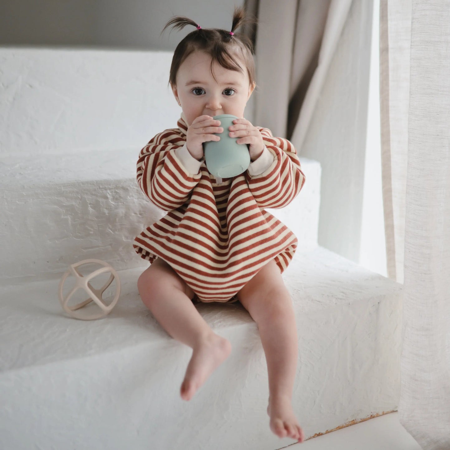 Ball Teether Made from Non-Toxic Food Grade Silicone for Babies Mushie