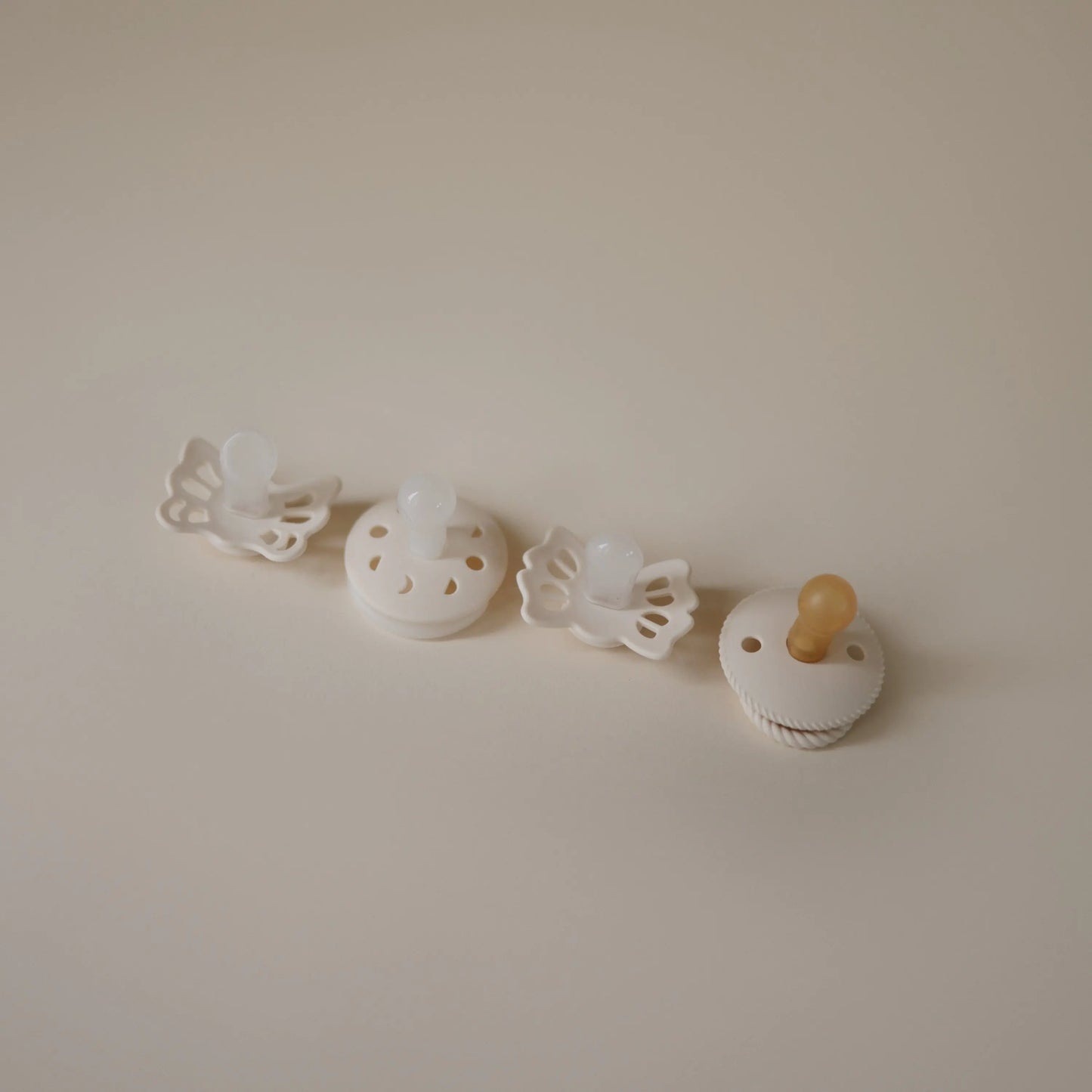 Frigg Babys First Pacifier Moonlight Sailing Cream 4 Pack Mushie