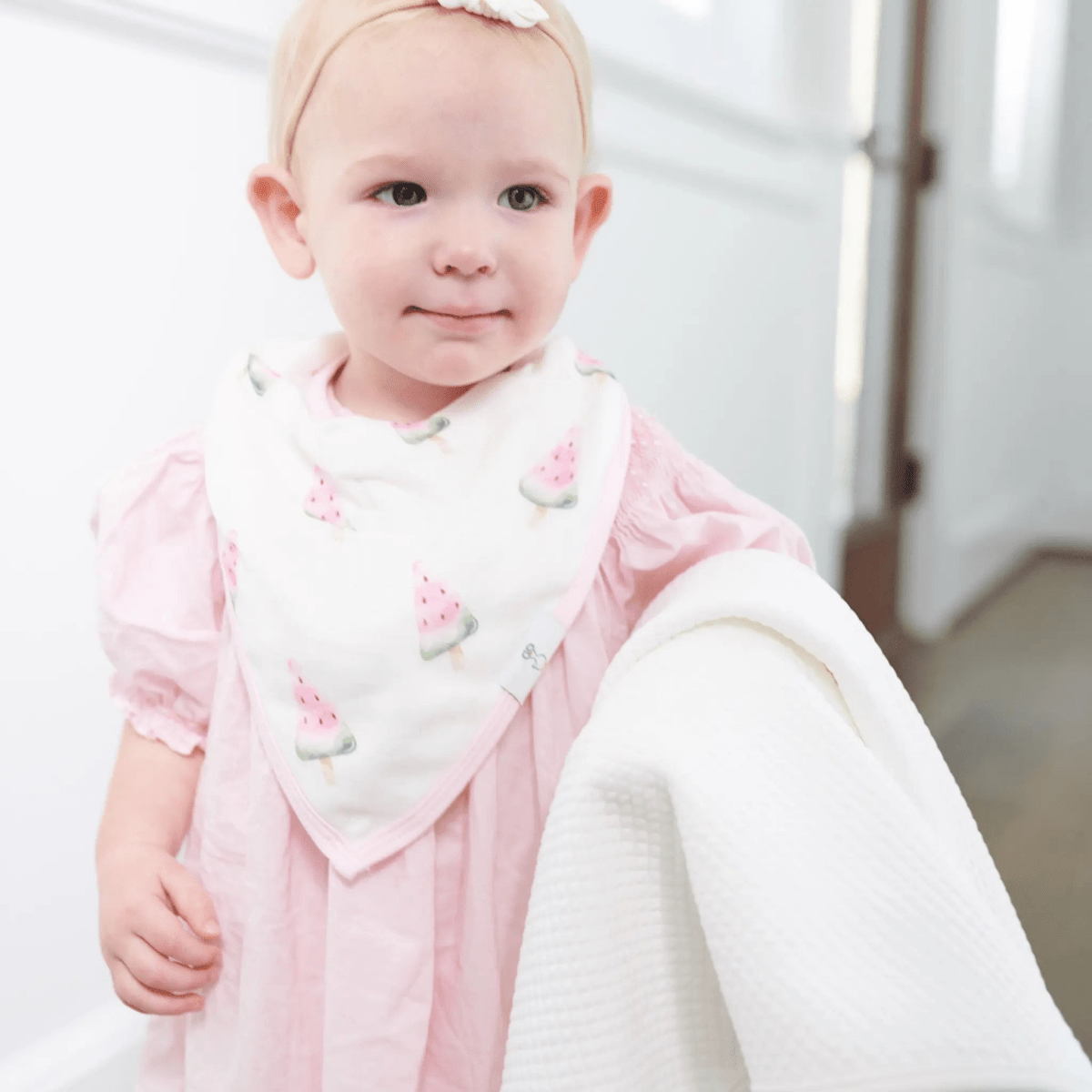 White Knit Blanket for Soft Storage Bags Cozy and Elegant Design.