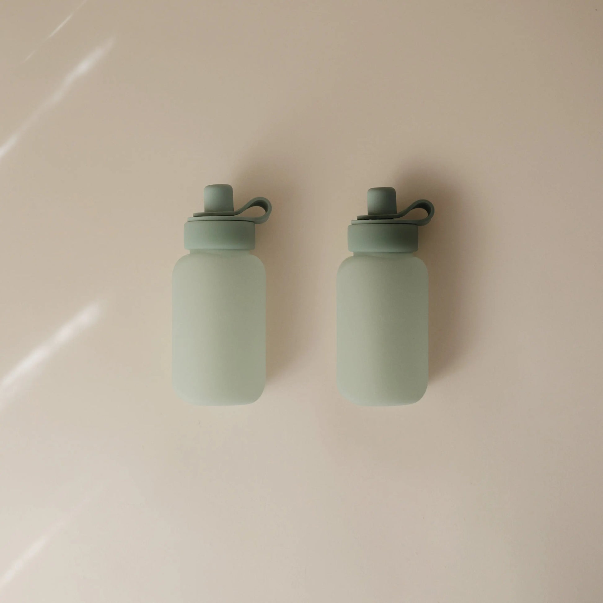 Silicone Puree Pouch for Babies and Toddlers Reusable Food-Grade Silicone Easy Clean Dishwasher Safe Mushie