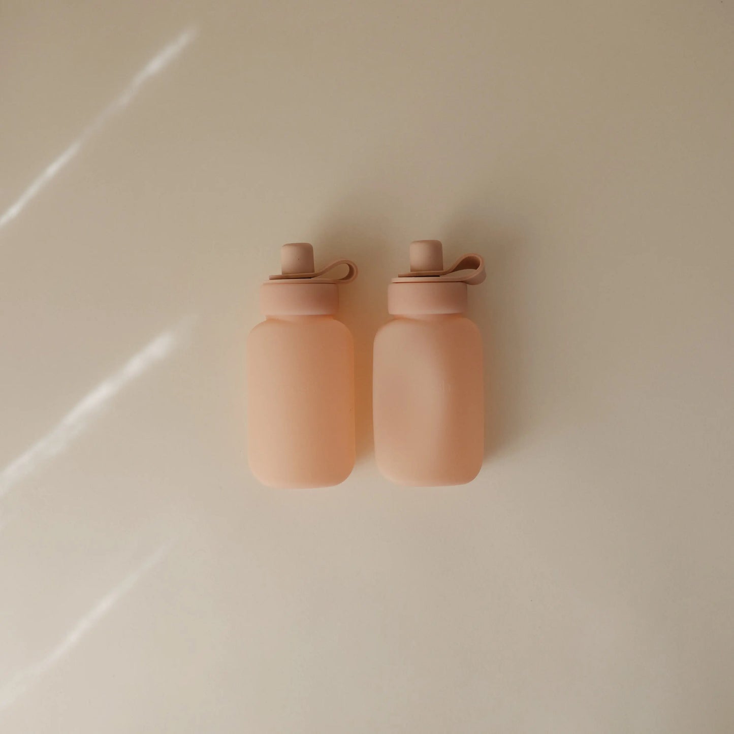 Silicone Puree Pouch for Babies and Toddlers Reusable Food-Grade Silicone Easy Clean Dishwasher Safe Mushie