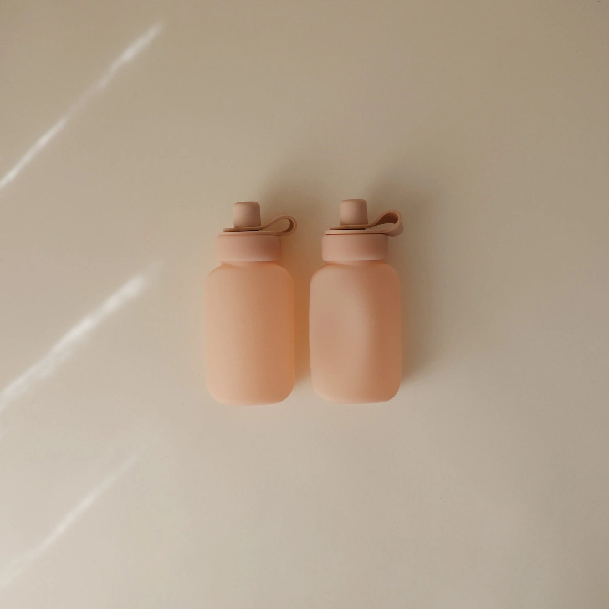 Silicone Puree Pouch for Babies and Toddlers Reusable Food-Grade Silicone Easy Clean Dishwasher Safe Mushie