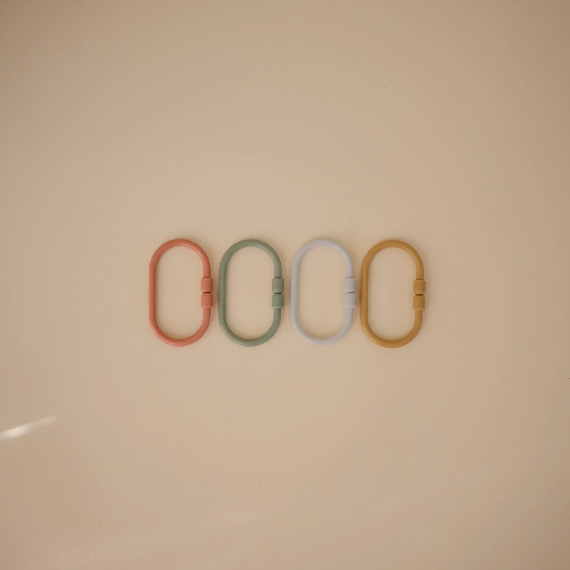Chain Link Rings for Strollers and Car Seats Durable Plastic Toy Attachments Mushie