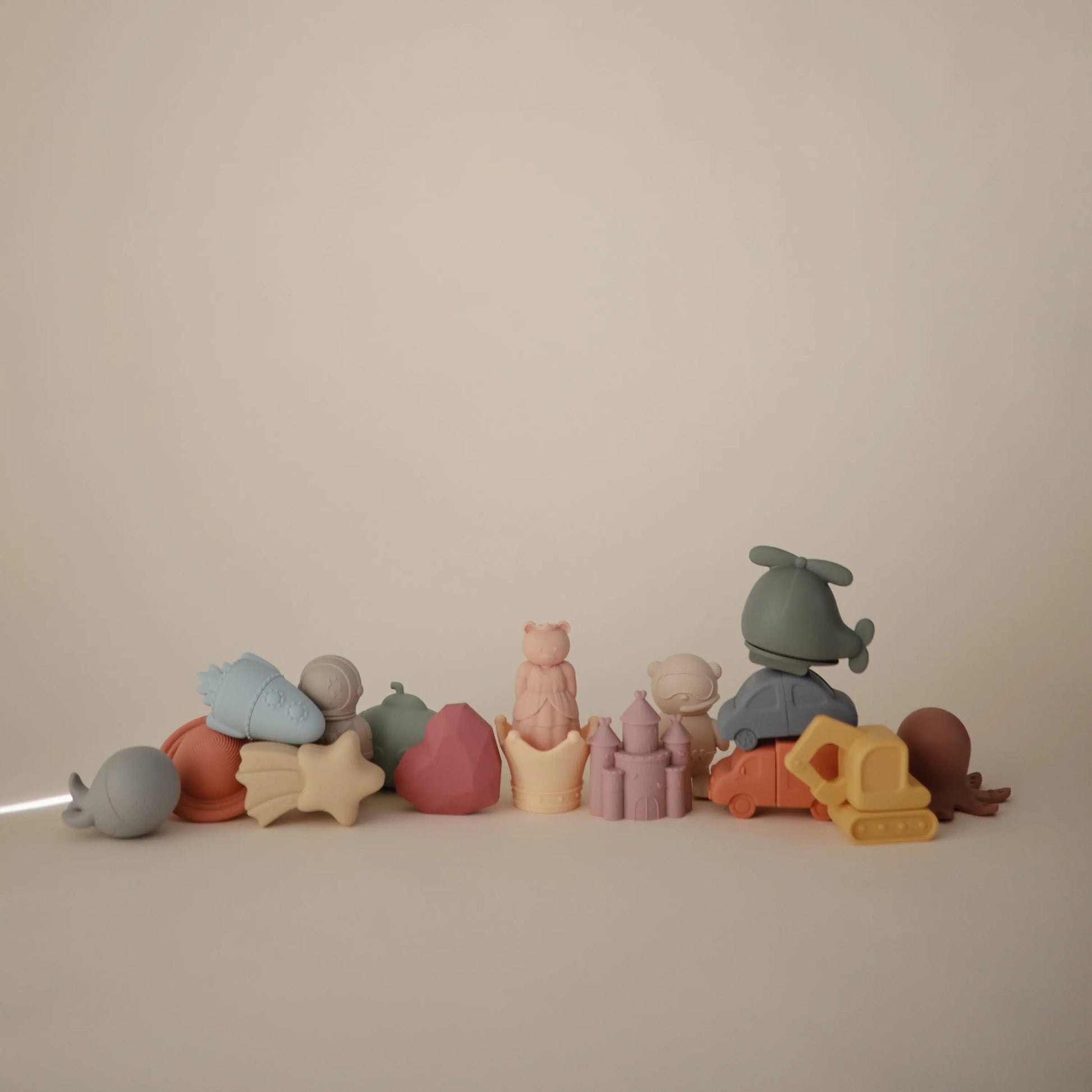 Space Mold Free Bath Play Set with Planet Astronaut Rocket Ship and Shooting Star Mushie