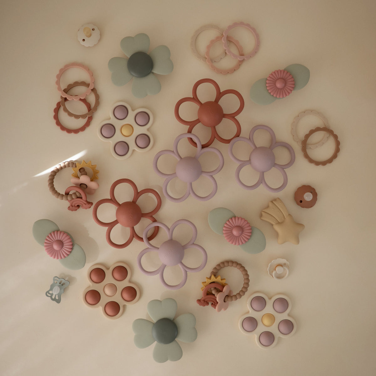 Mushie Daisy Rattle Teether, a delightful organic baby sensory toy.