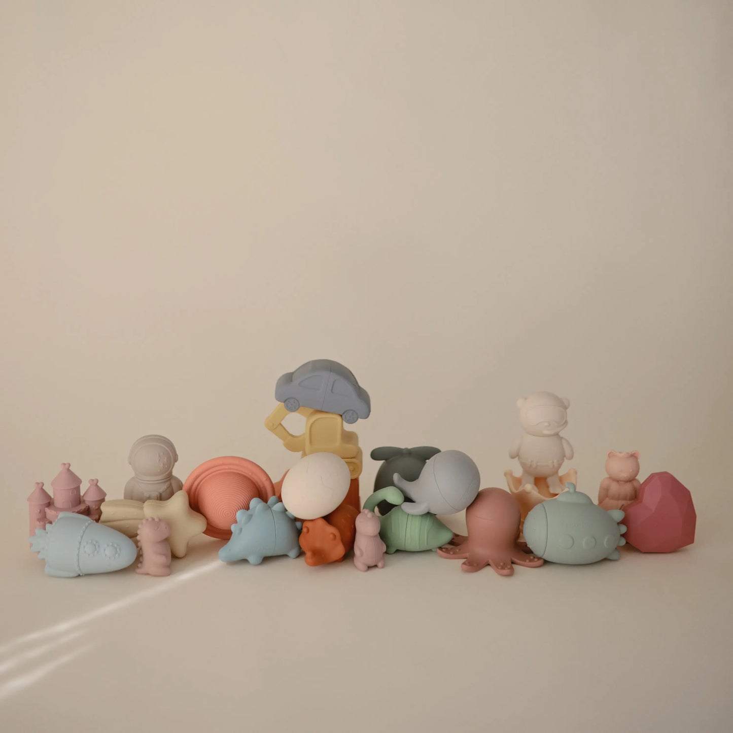 Dino Mold Free Bath Play Set with Soft Silicone Dinosaurs and Egg Mushie