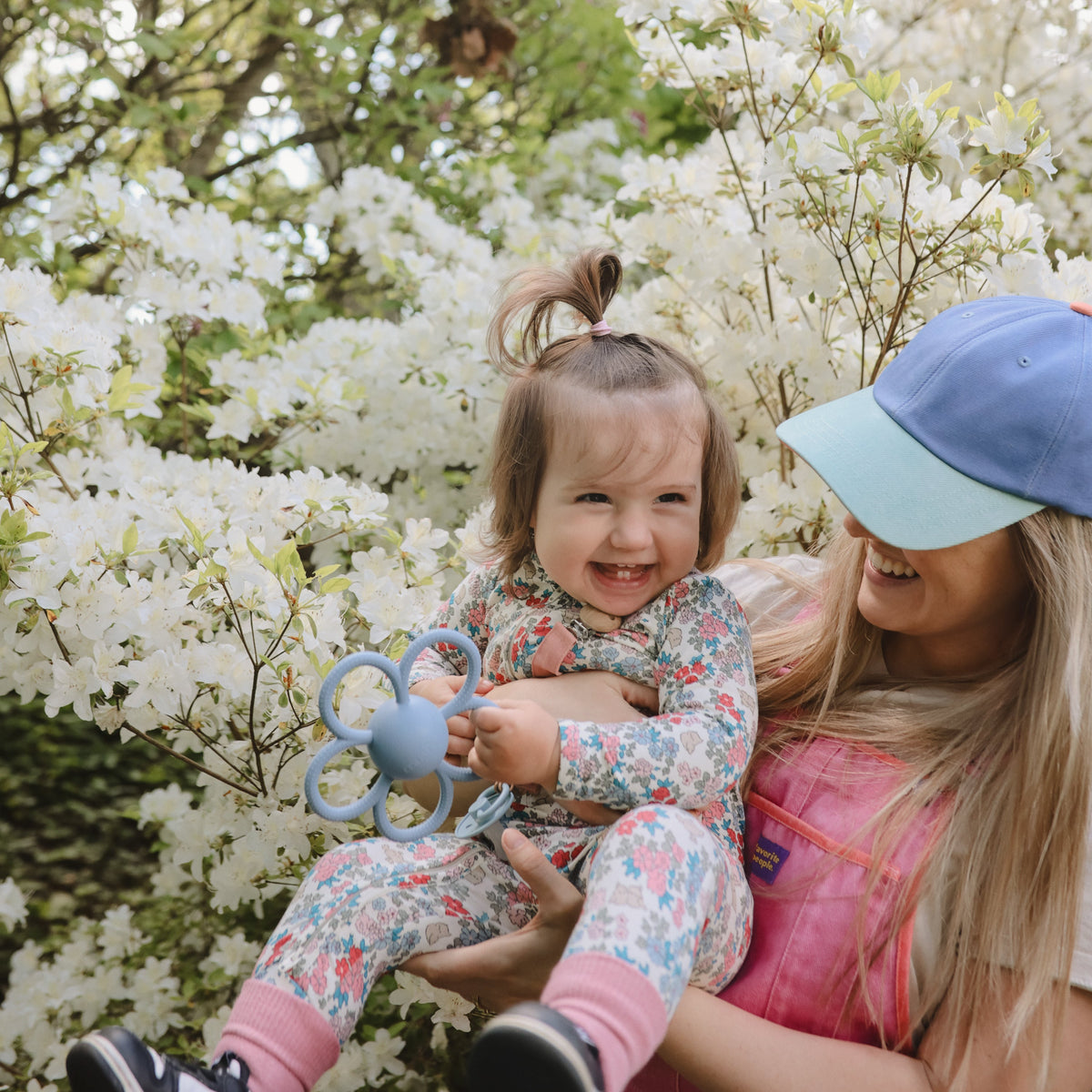 Mushie Daisy Rattle Teether, a natural baby soothing toy.