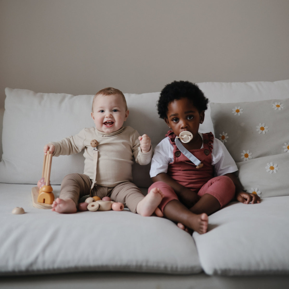 Linen Pacifier Clip, 2-Pack by Mushie