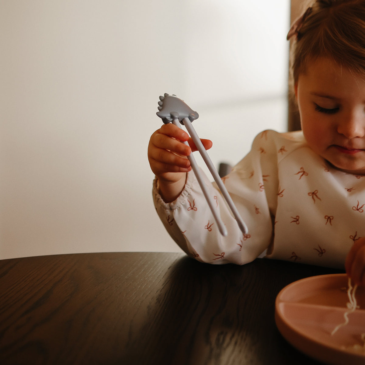 Long Sleeve Bib, 6-24 Months by Mushie