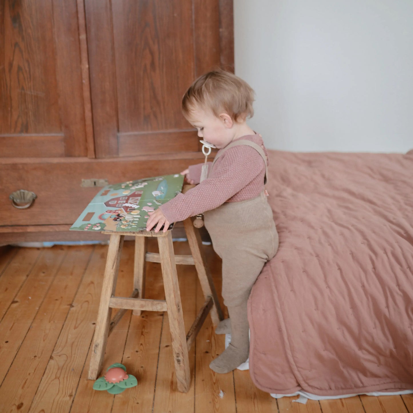 Reusable Farm Animal Sticker Set for Imaginative Storytelling and Pretend Play Mushie