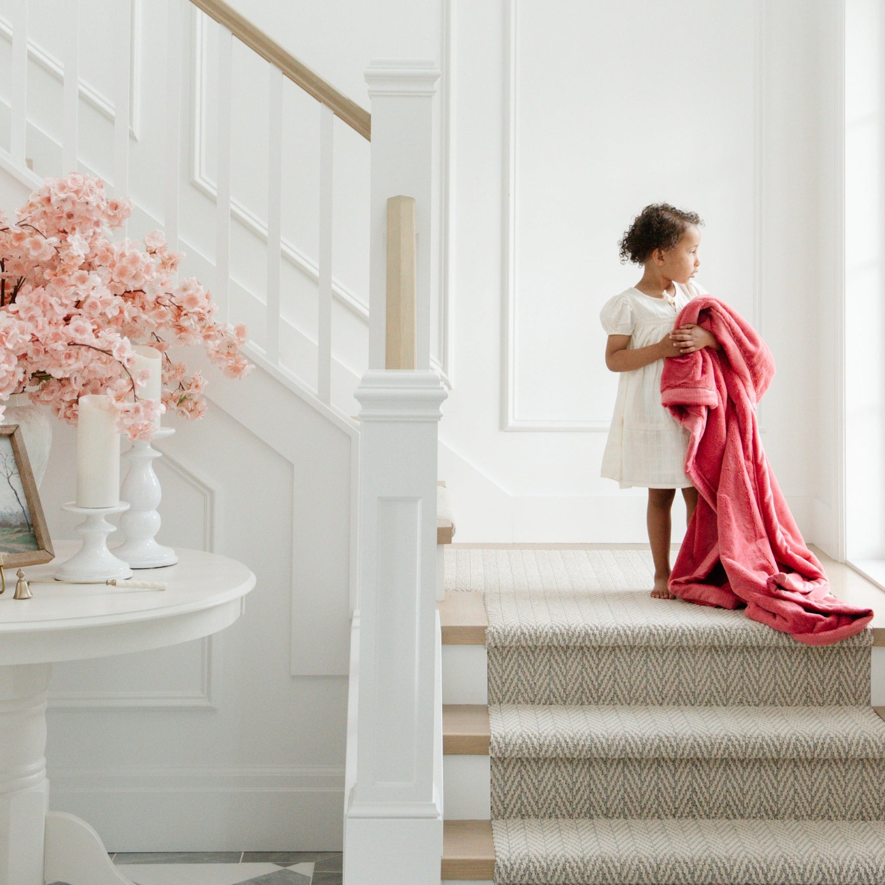 Saranoni lush toddler blanket, ultra-soft and cozy for little ones.