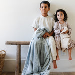 Saranoni lush toddler blanket, ultra-soft and plush.