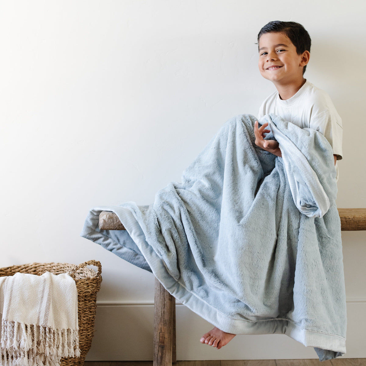 Saranoni lush toddler blanket, ultra-soft fabric.