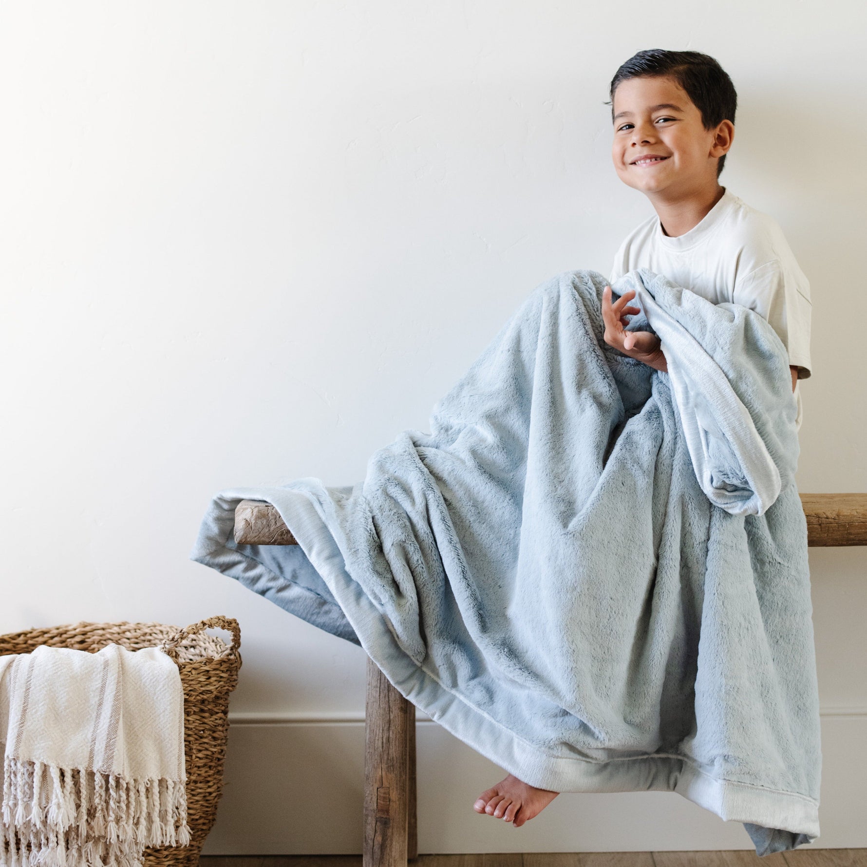 Saranoni lush toddler blanket, ultra-soft fabric.