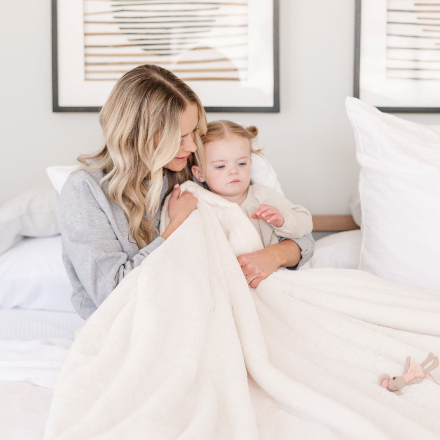 Saranoni Lush Toddler Blanket, soft, plush, and cozy.