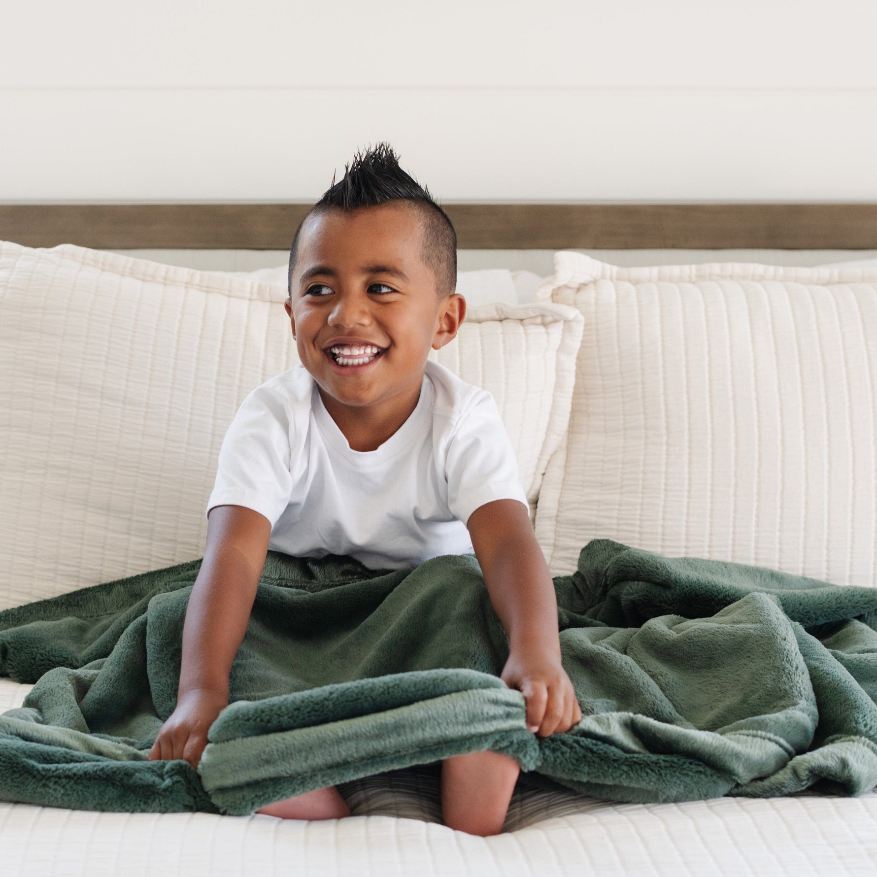 Saranoni LUSH TODDLER BLANKET, incredibly soft and plush.