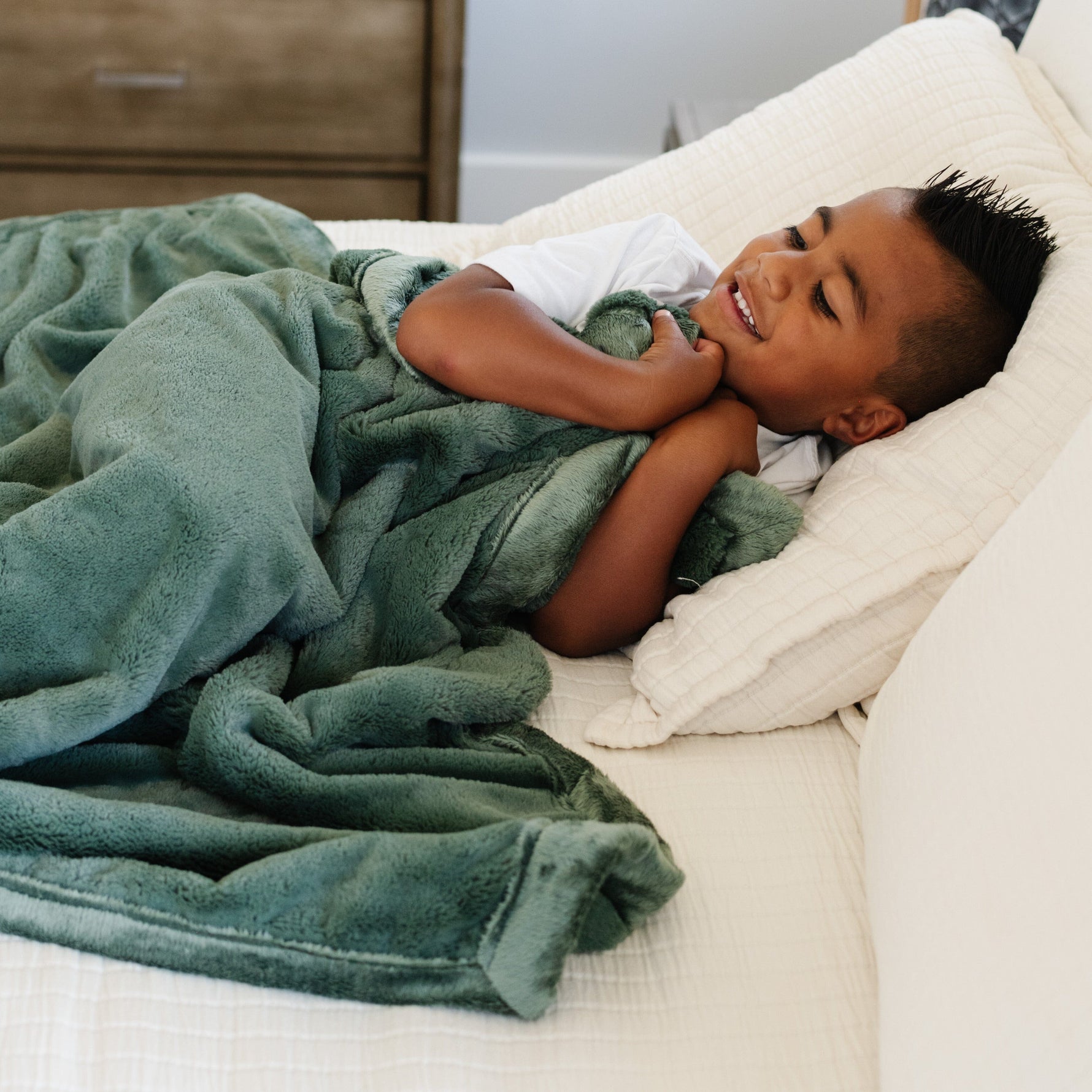 Saranoni lush toddler blanket, incredibly soft and cozy.