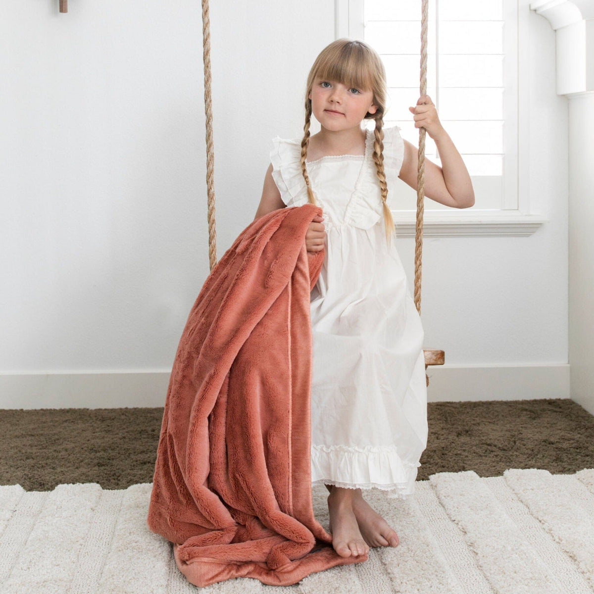 Saranoni Lush Toddler Blanket, luxurious and ultra-soft baby essential.