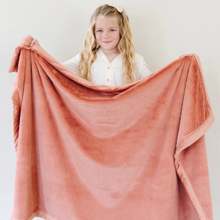 Saranoni lush toddler blanket, ultra-soft, plush, and cozy.