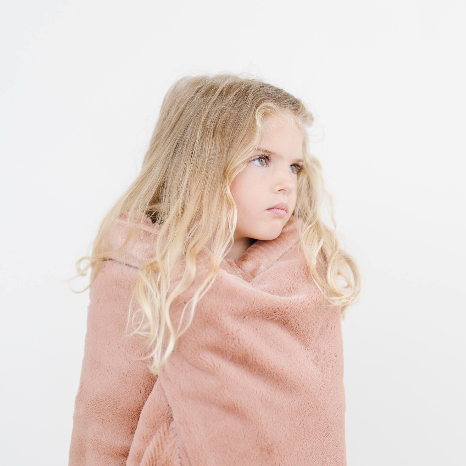 Saranoni Lush Toddler Blanket, incredibly soft and plush for little ones.