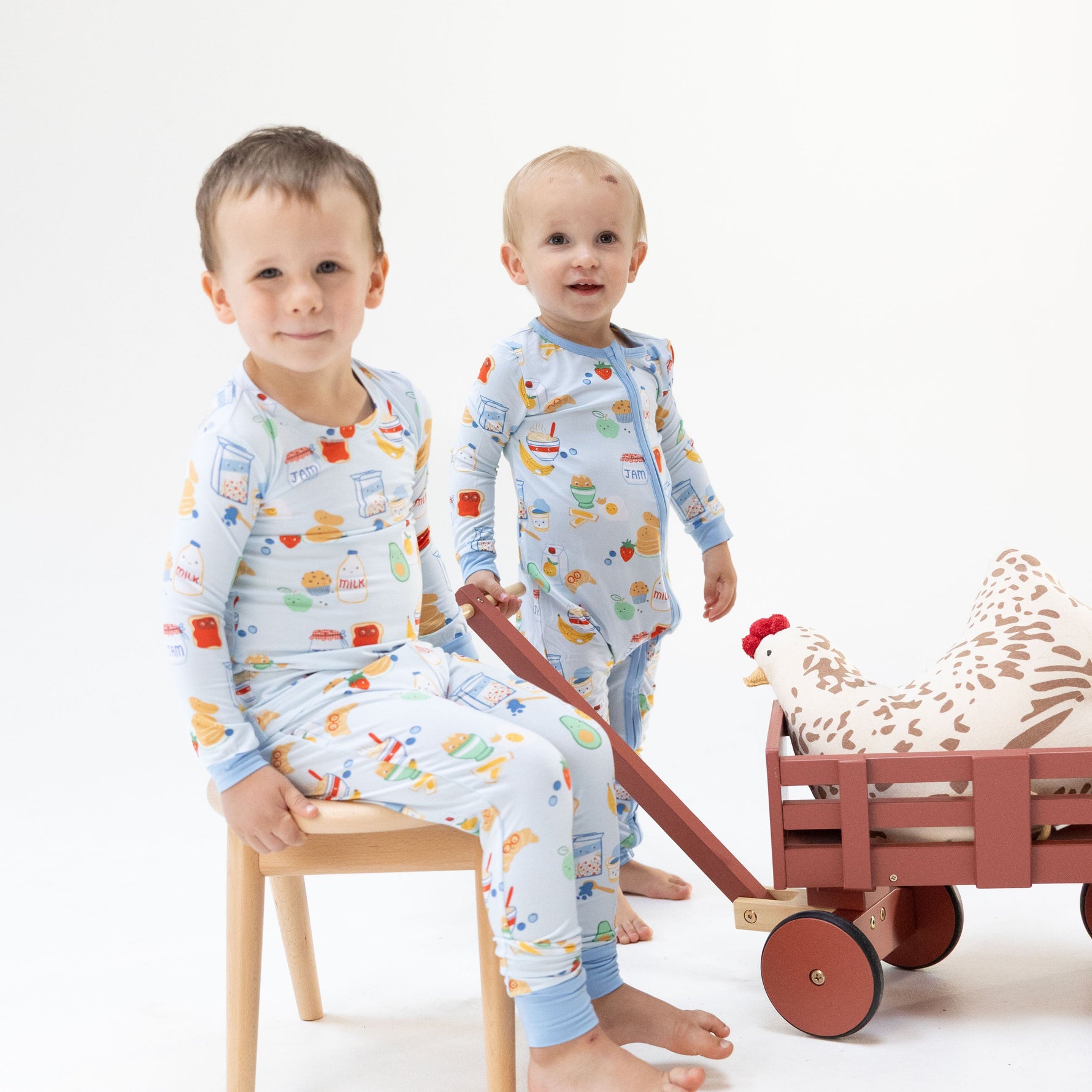 Two-piece loungewear set with long-sleeve top and full-length pants in viscose from bamboo