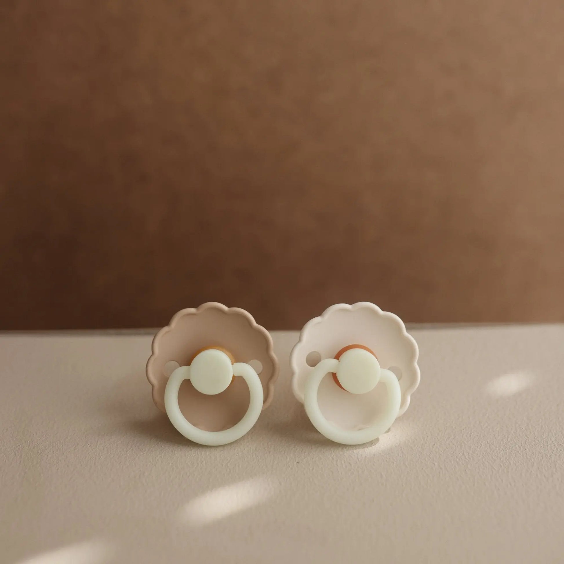 Frigg Daisy Night Natural Rubber Pacifier 2 Pack Mushie