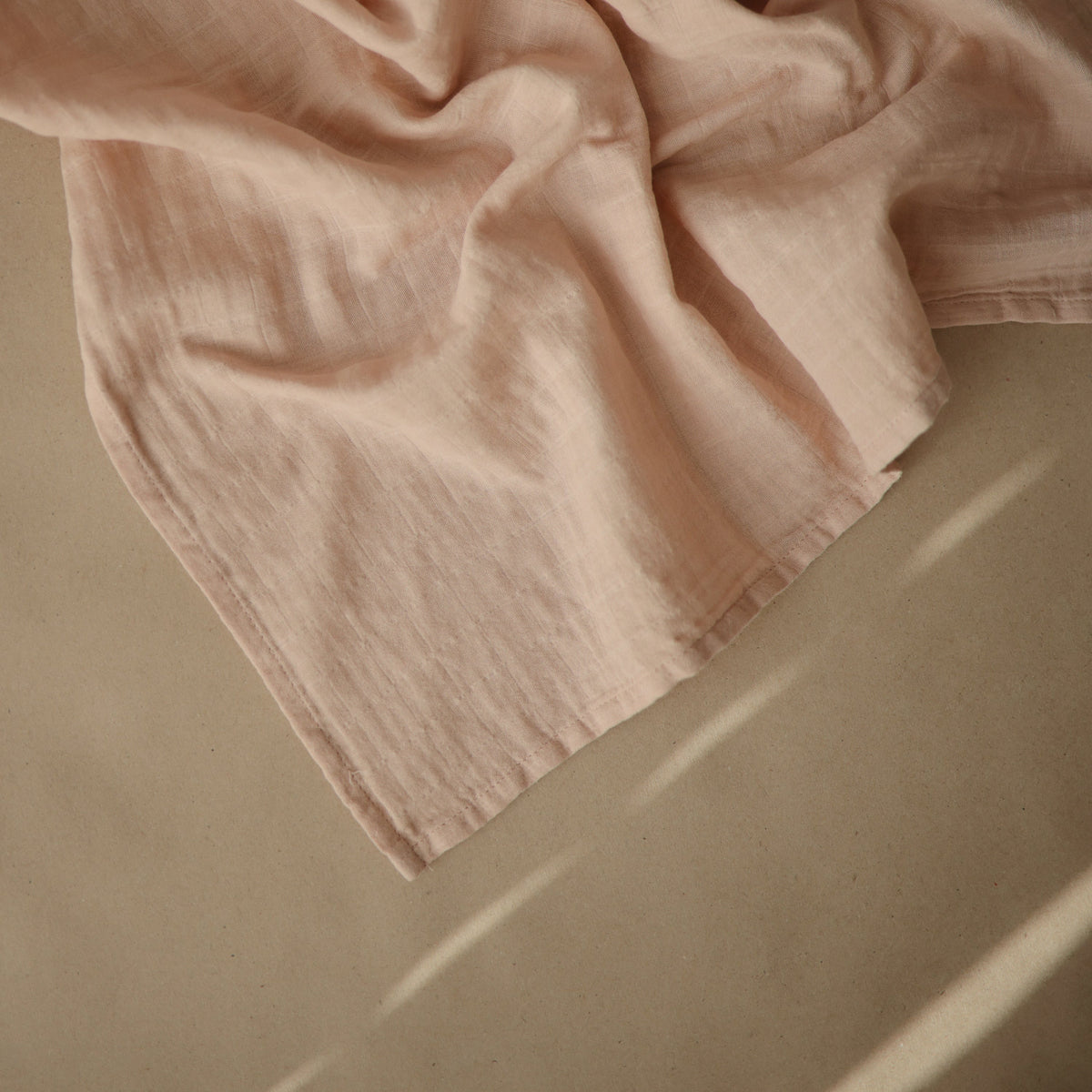 Mushie organic cotton muslin cloths 3-pack for baby.