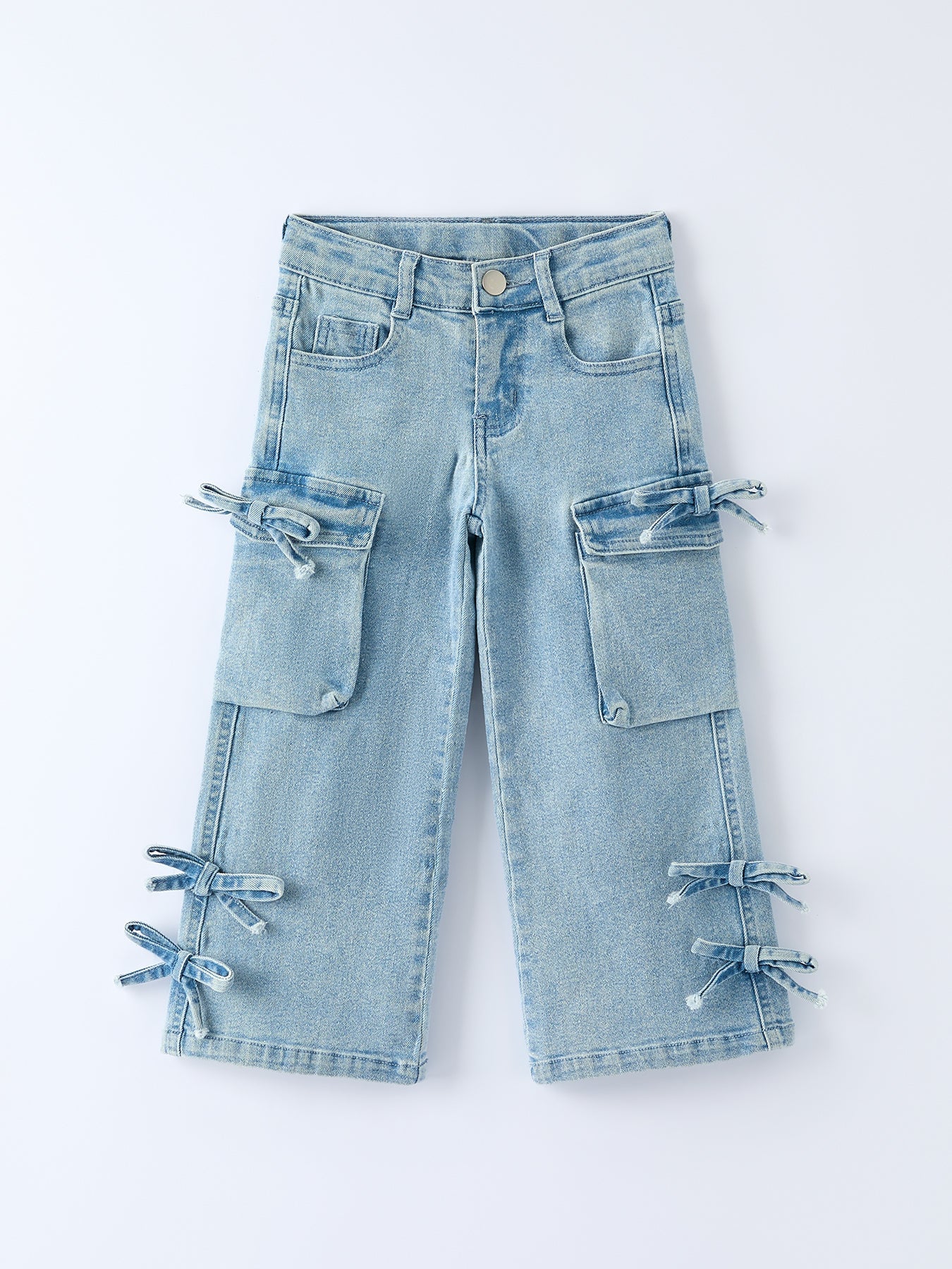 Wide-leg denim pants with a relaxed fit and functional side pockets.