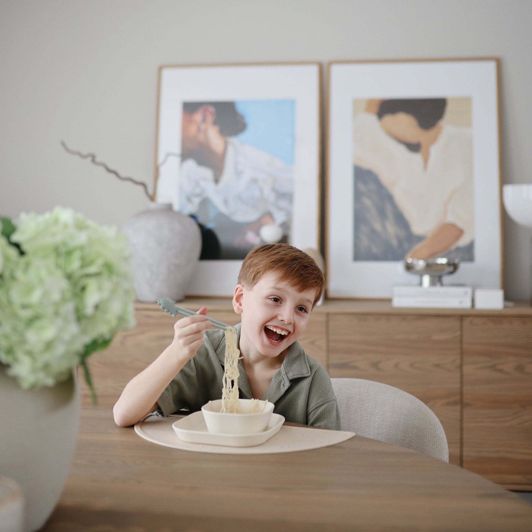 Mushie square baby feeding bowls. Non-toxic silicone.