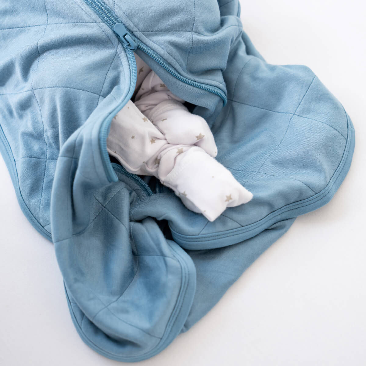 Bamboo Classic Swaddle (Non-Weighted) by Dreamland Baby