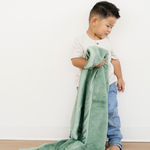 Saranoni lush toddler blanket, ultra-soft and cozy.