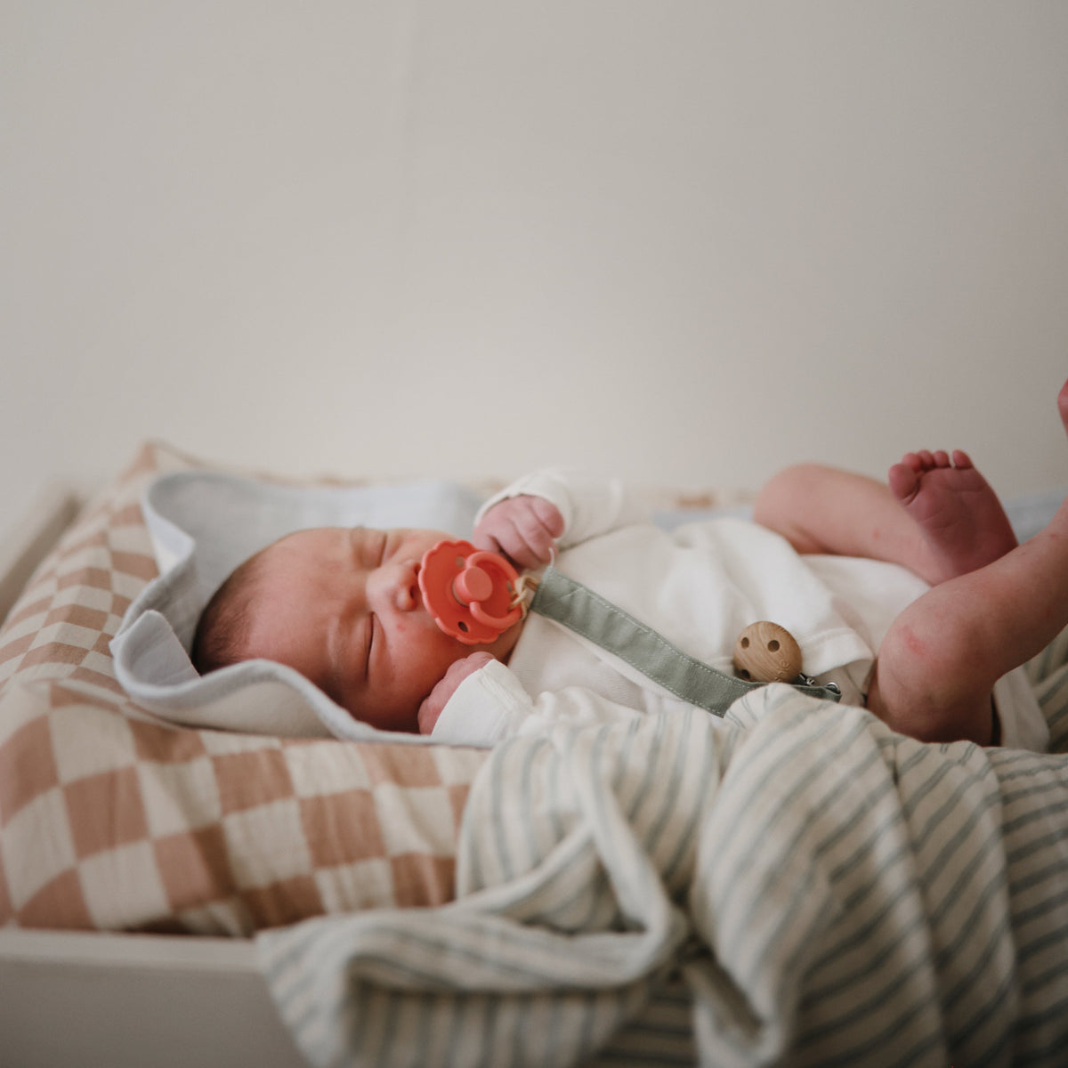 Linen Pacifier Clip, 2-Pack by Mushie