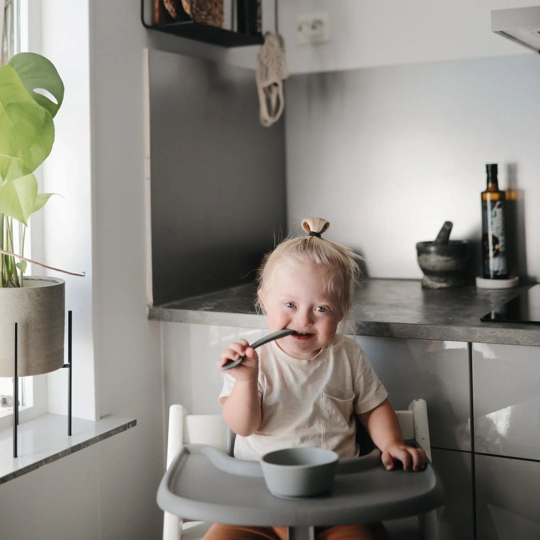 Mushie Silicone Suction Bowl for Kids Food Grade Heat Resistant Safe Feeding - Home & Garden > Kitchen & Dining > Tableware > Dinnerware > Bowls silicone tableware