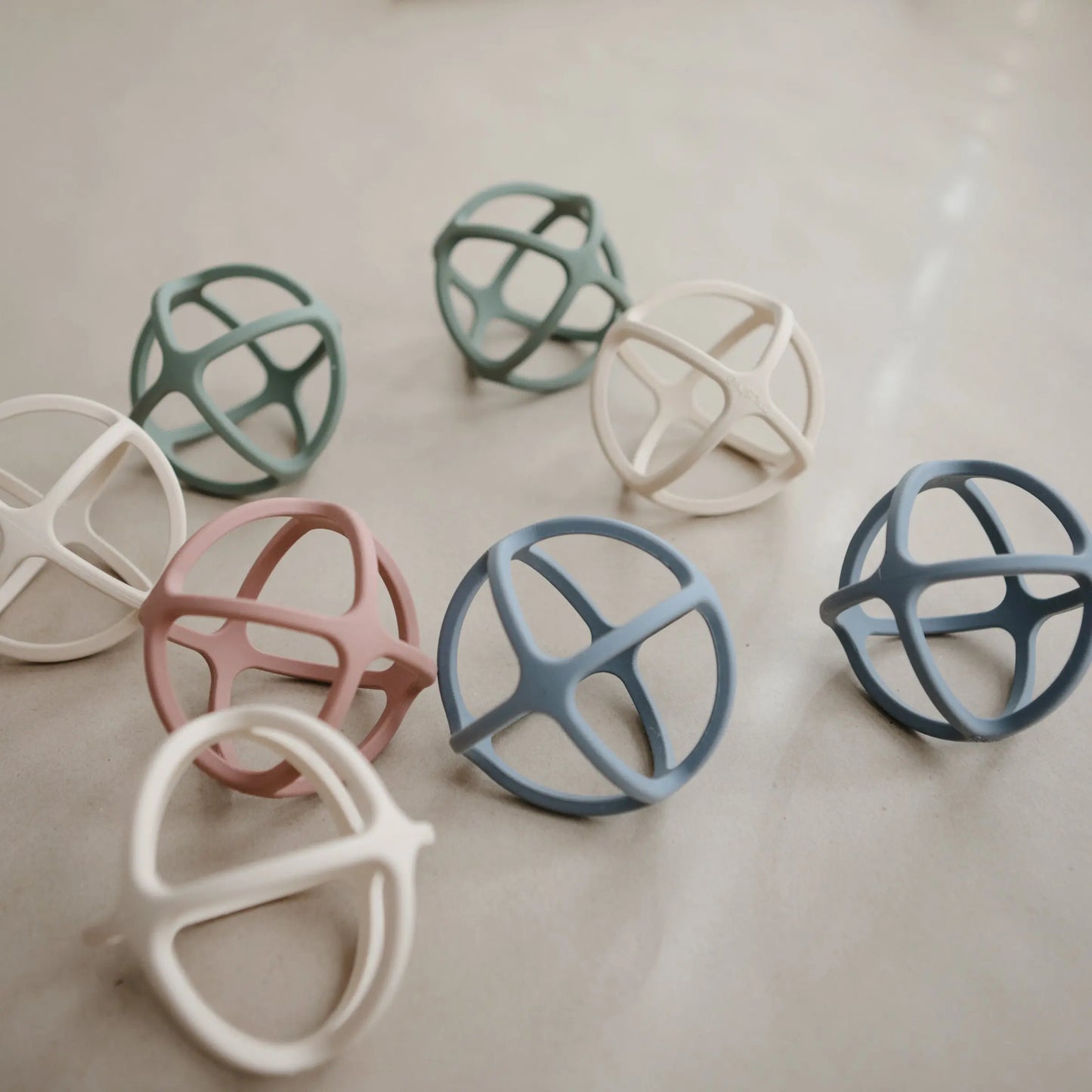 Ball Teether Made from Non-Toxic Food Grade Silicone for Babies Mushie