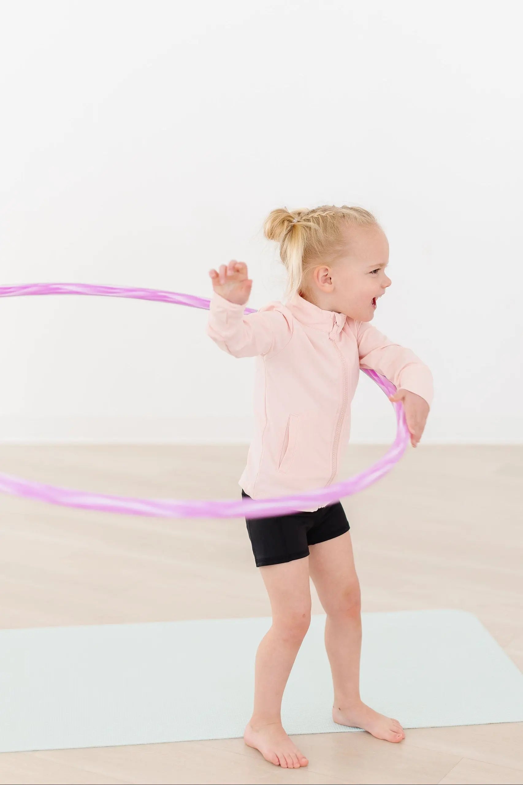 Mila & Rose ® Balanced Black Active Shorty Shorts For Dance And Yoga - Apparel & Accessories > Clothing > Activewear > Activewear Pants > Shorts Active Shorts