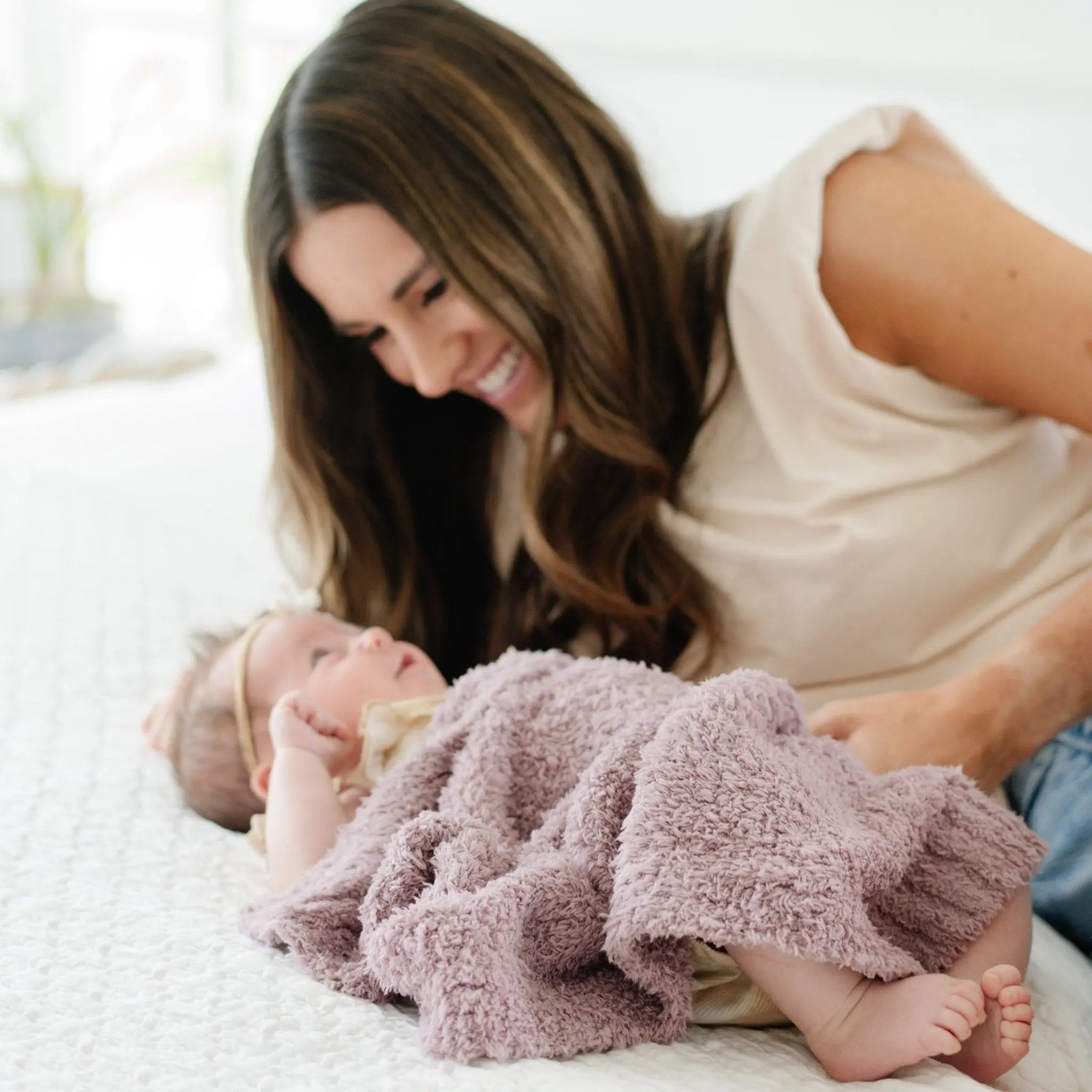 Bamboni Mini Blankets Saranoni Cloud Soft Packable Blanket Saranoni Everetts Place Boutique 25.00