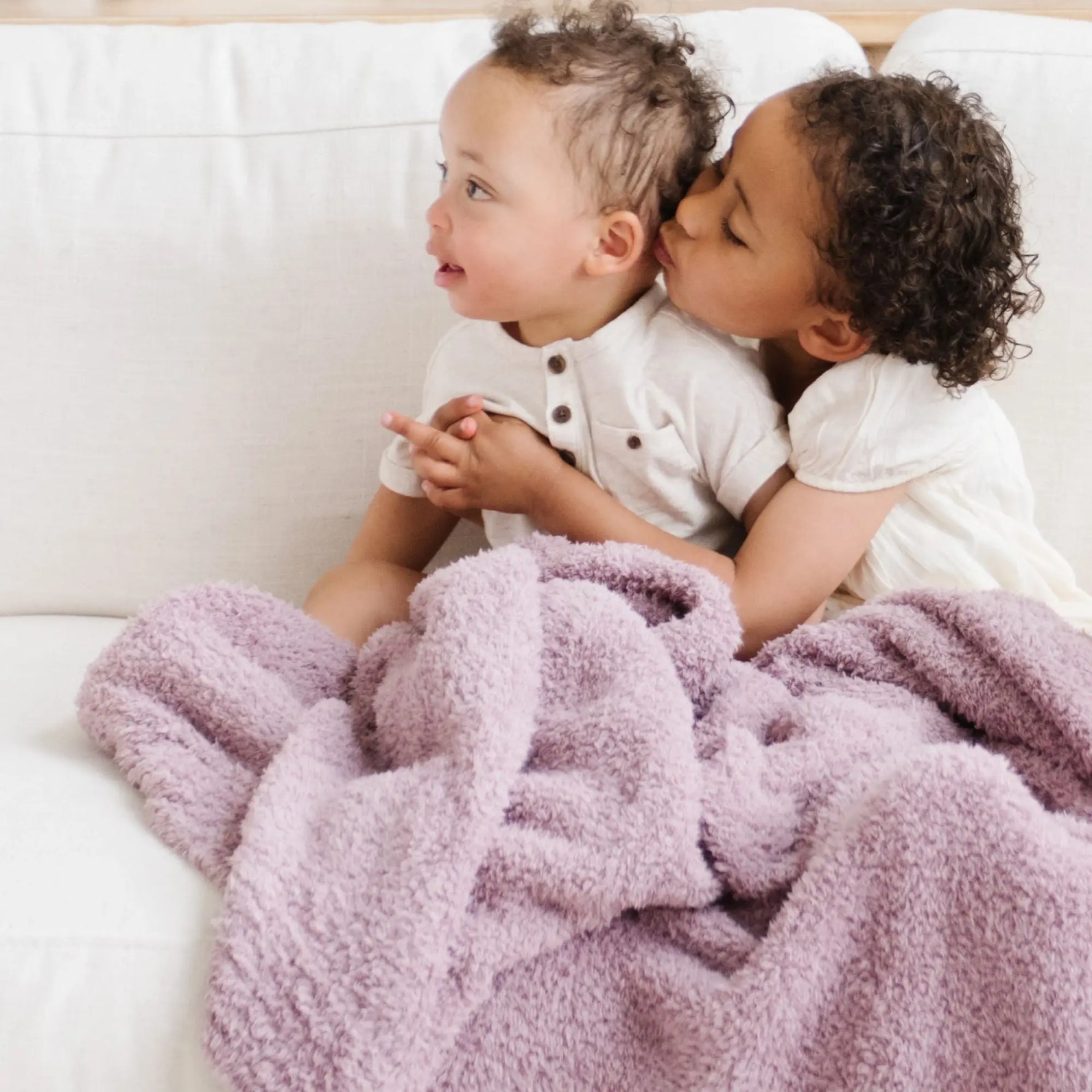 Bamboni Mini Blankets Saranoni Cloud Soft Packable Blanket Saranoni Everetts Place Boutique