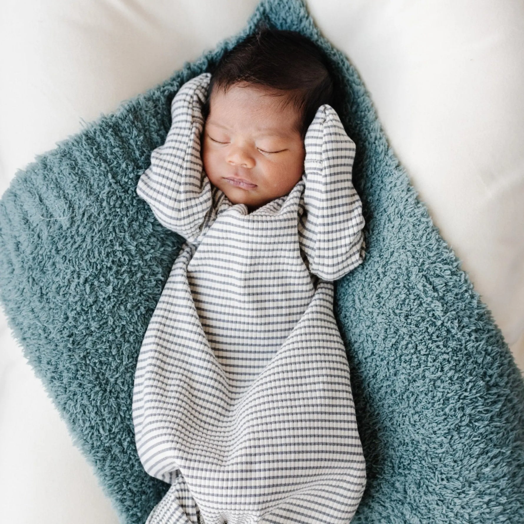 Bamboni Mini Blankets Saranoni Cloud Soft Packable Blanket Saranoni Everetts Place Boutique