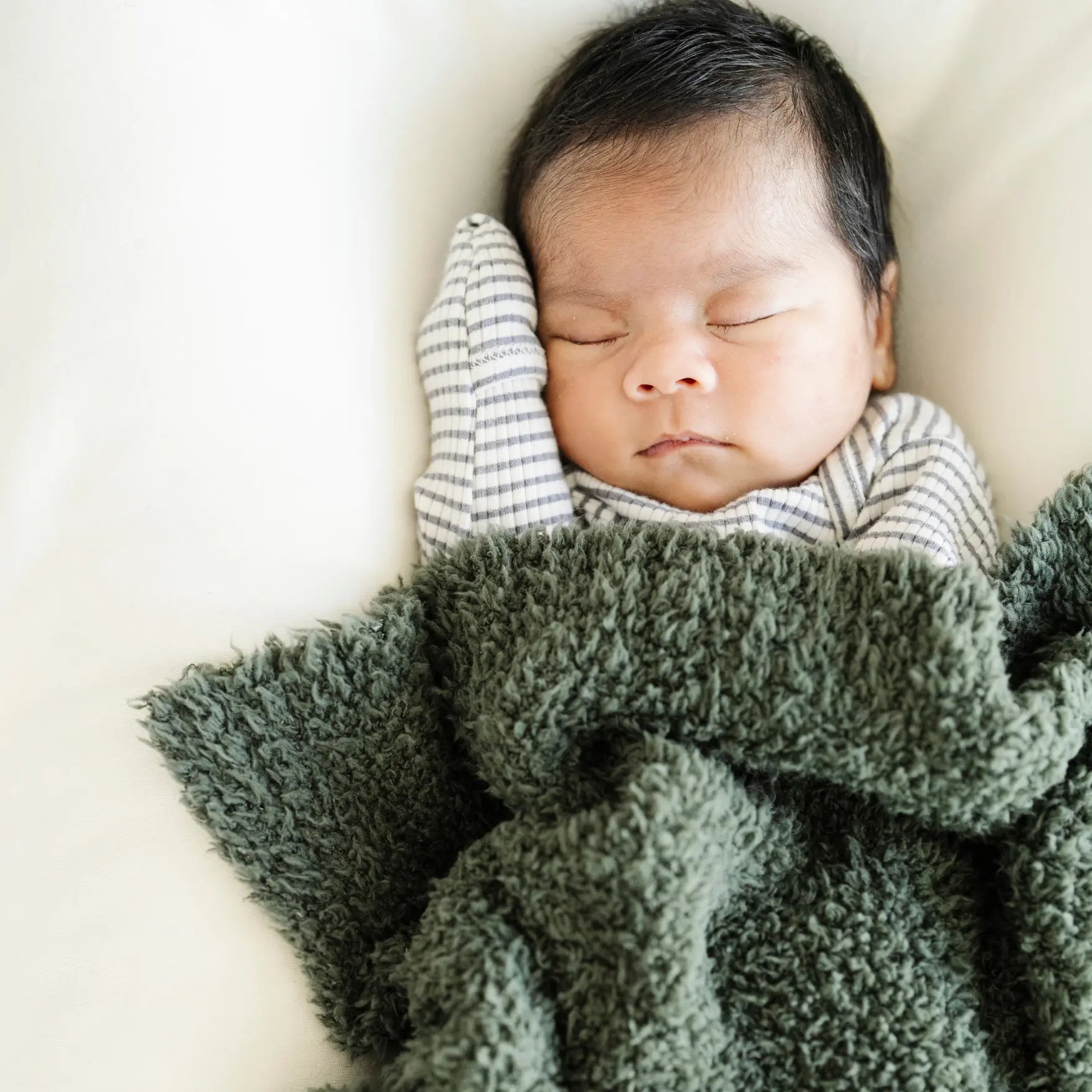 Bamboni Mini Blankets Saranoni Cloud Soft Packable Blanket Saranoni Everetts Place Boutique