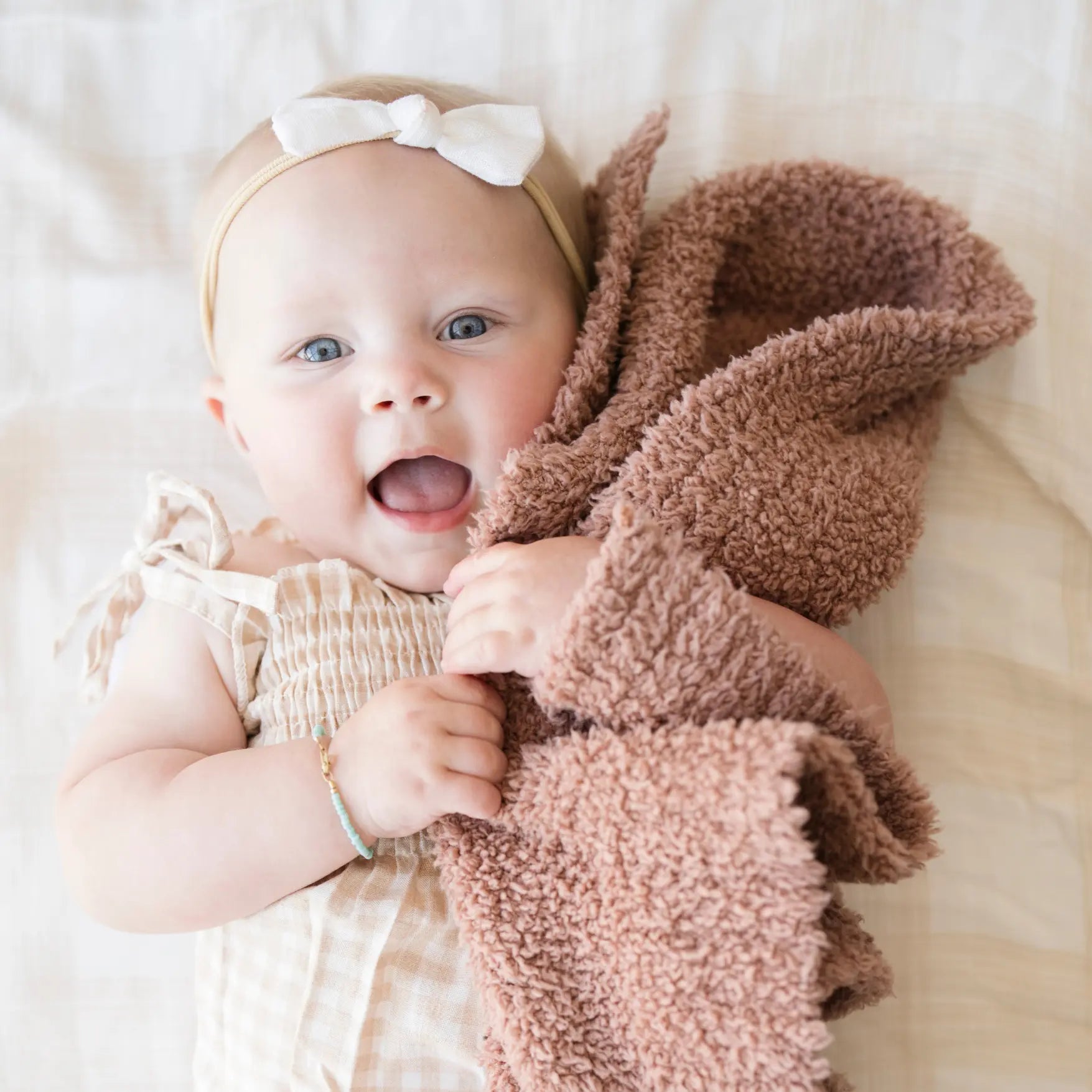 Bamboni Mini Blankets Saranoni Cloud Soft Packable Blanket Saranoni Everetts Place Boutique 25.00
