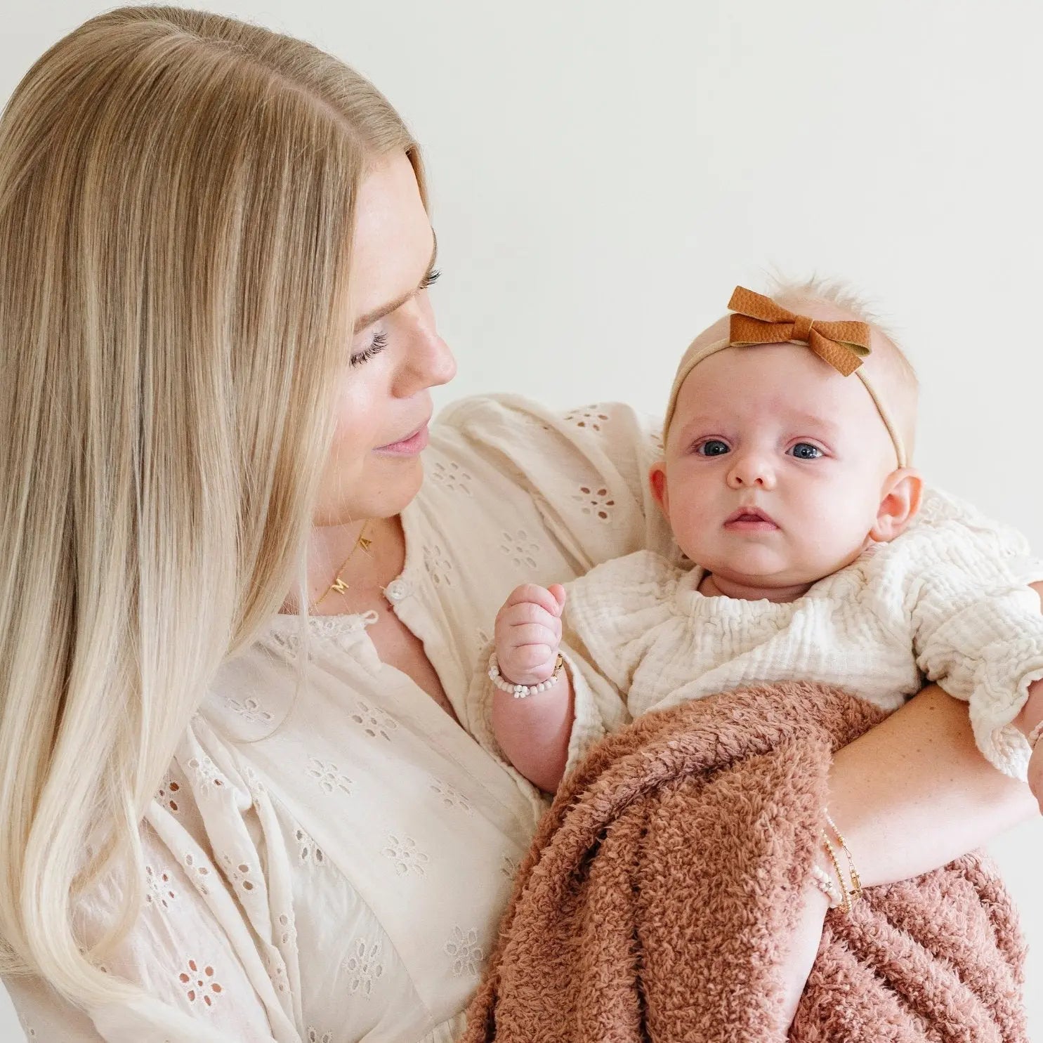 Bamboni Mini Blankets Saranoni Cloud Soft Packable Blanket Saranoni Everetts Place Boutique