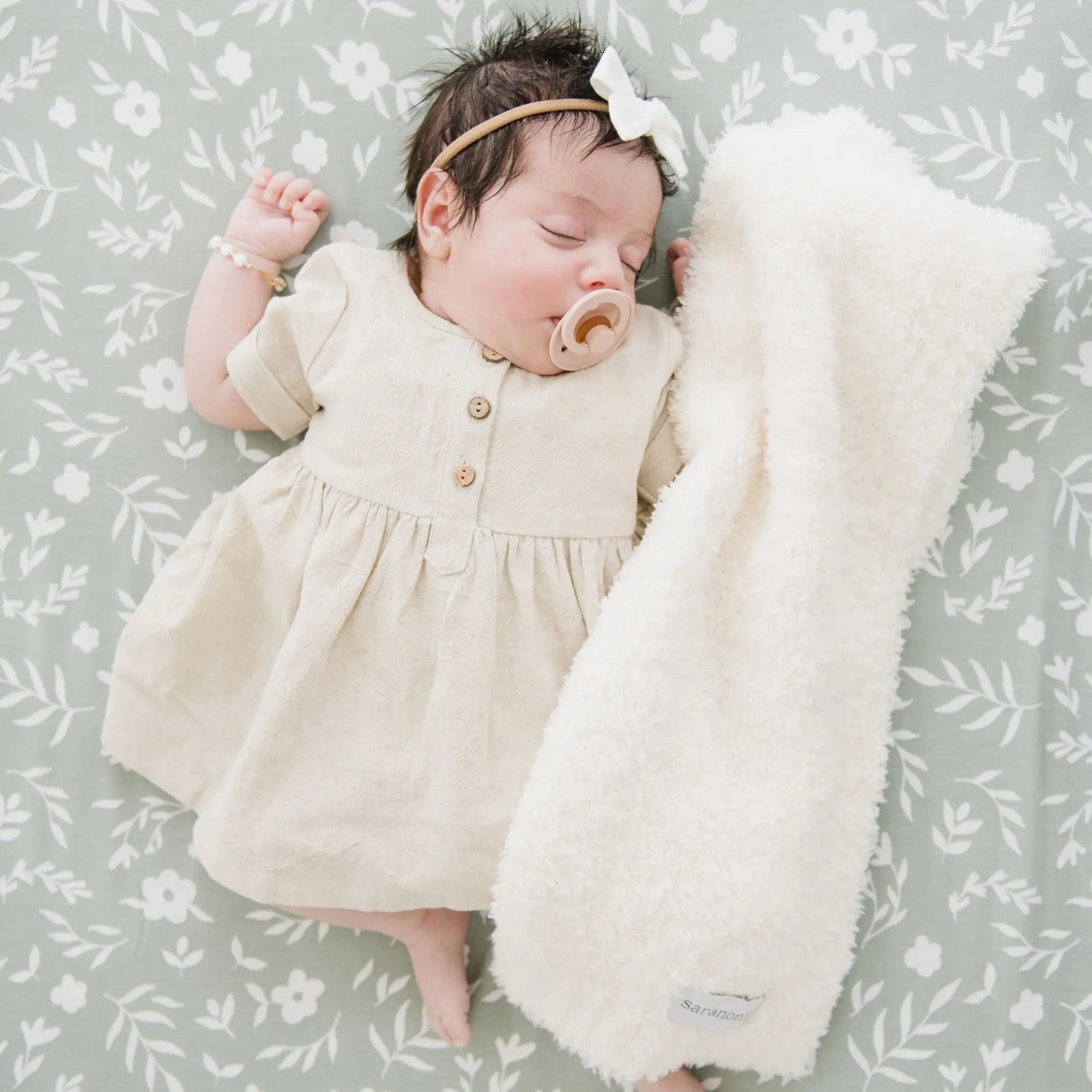 Bamboni Mini Blankets Saranoni Cloud Soft Packable Blanket Saranoni Everetts Place Boutique