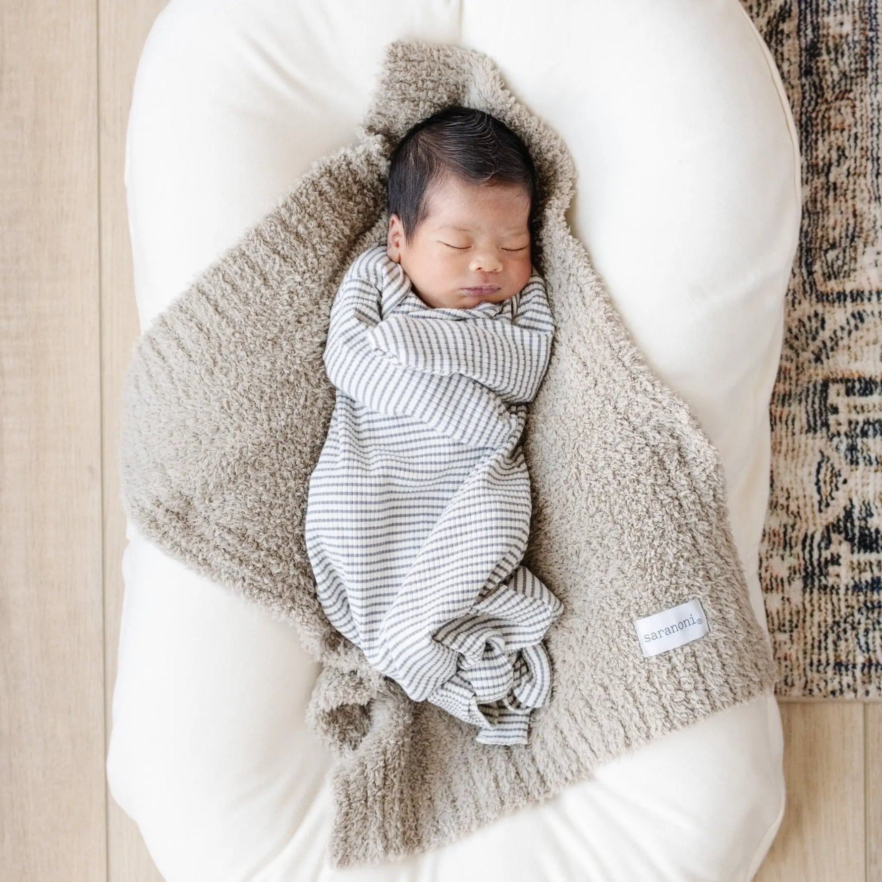 Bamboni Mini Blankets Saranoni Cloud Soft Packable Blanket Saranoni Everetts Place Boutique