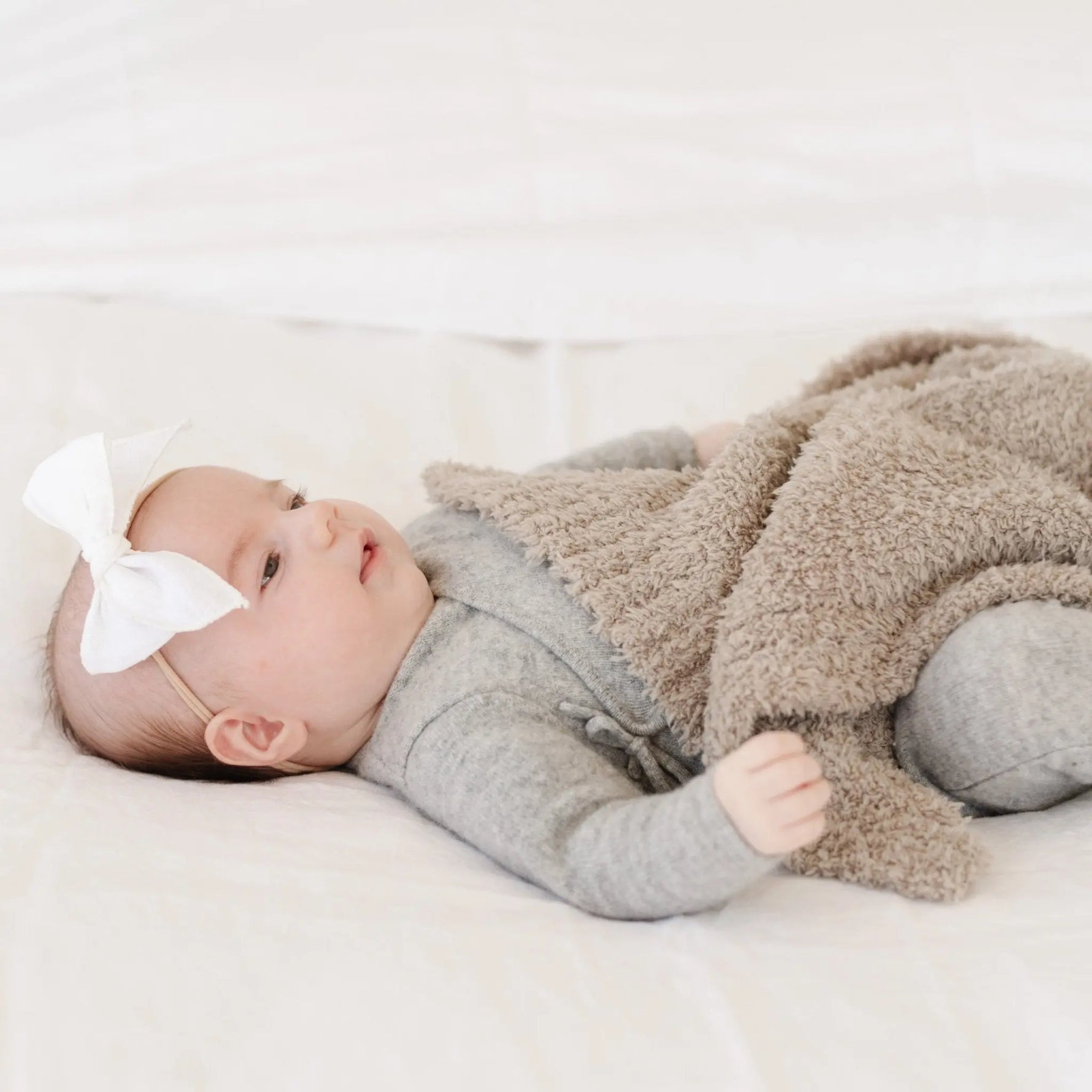 Bamboni Mini Blankets Saranoni Cloud Soft Packable Blanket Saranoni Everetts Place Boutique