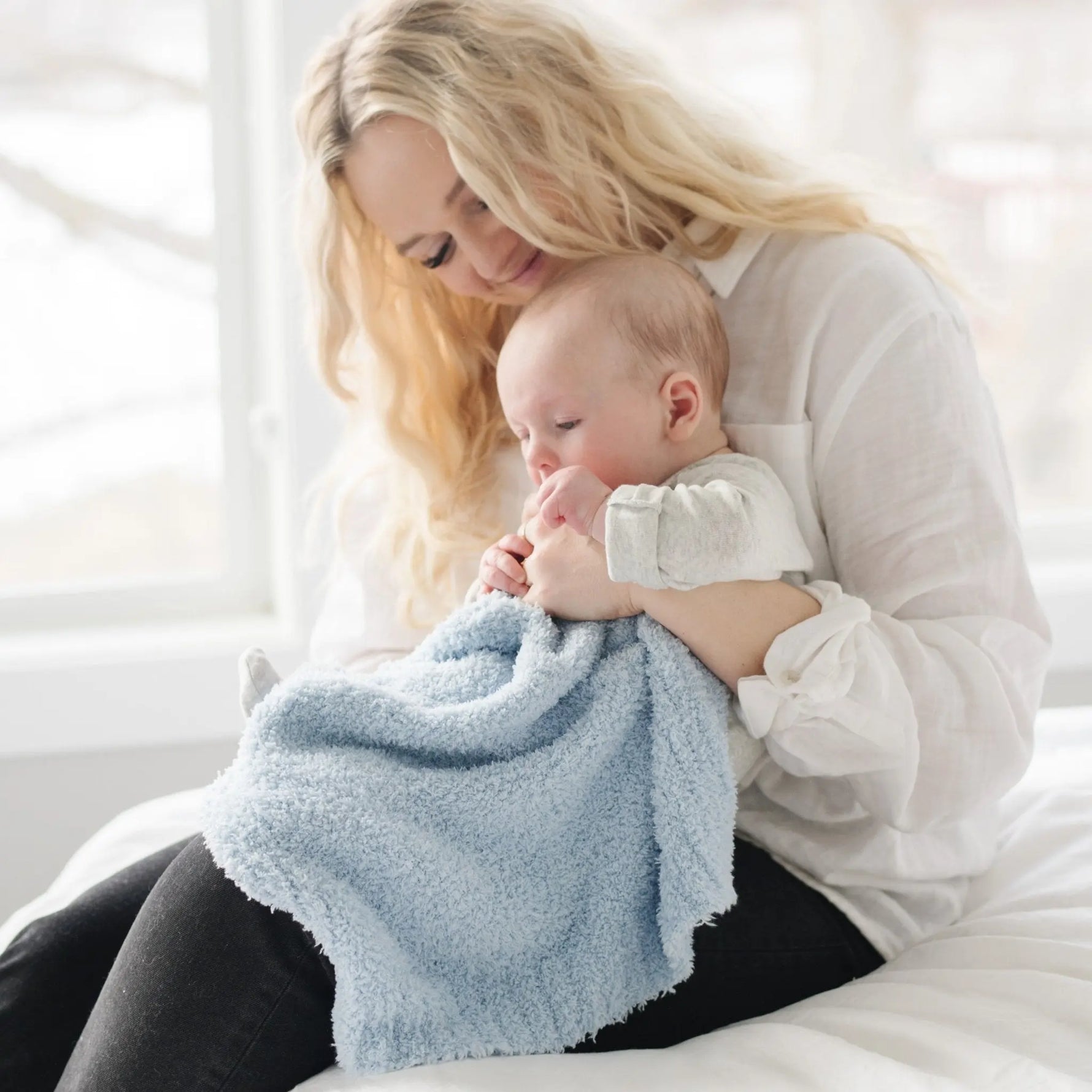 Bamboni Mini Blankets Saranoni Cloud Soft Packable Blanket Saranoni Everetts Place Boutique