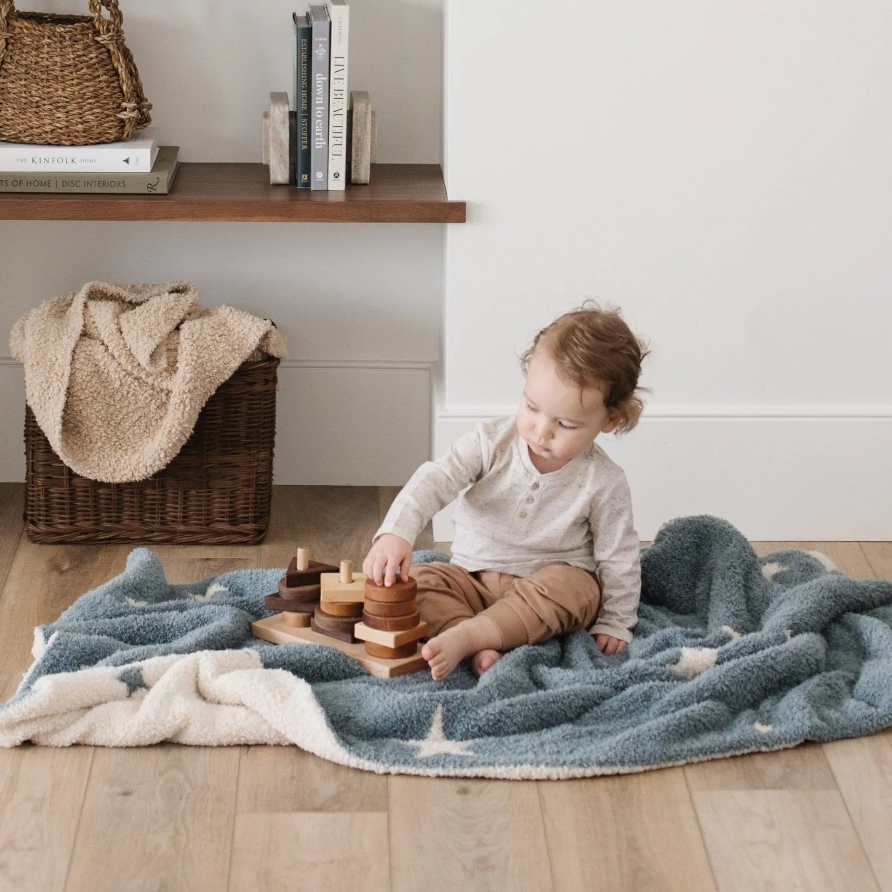 Bamboni Toddler Blanket Double Layer for Cozy Warmth Saranoni Everetts Place Boutique